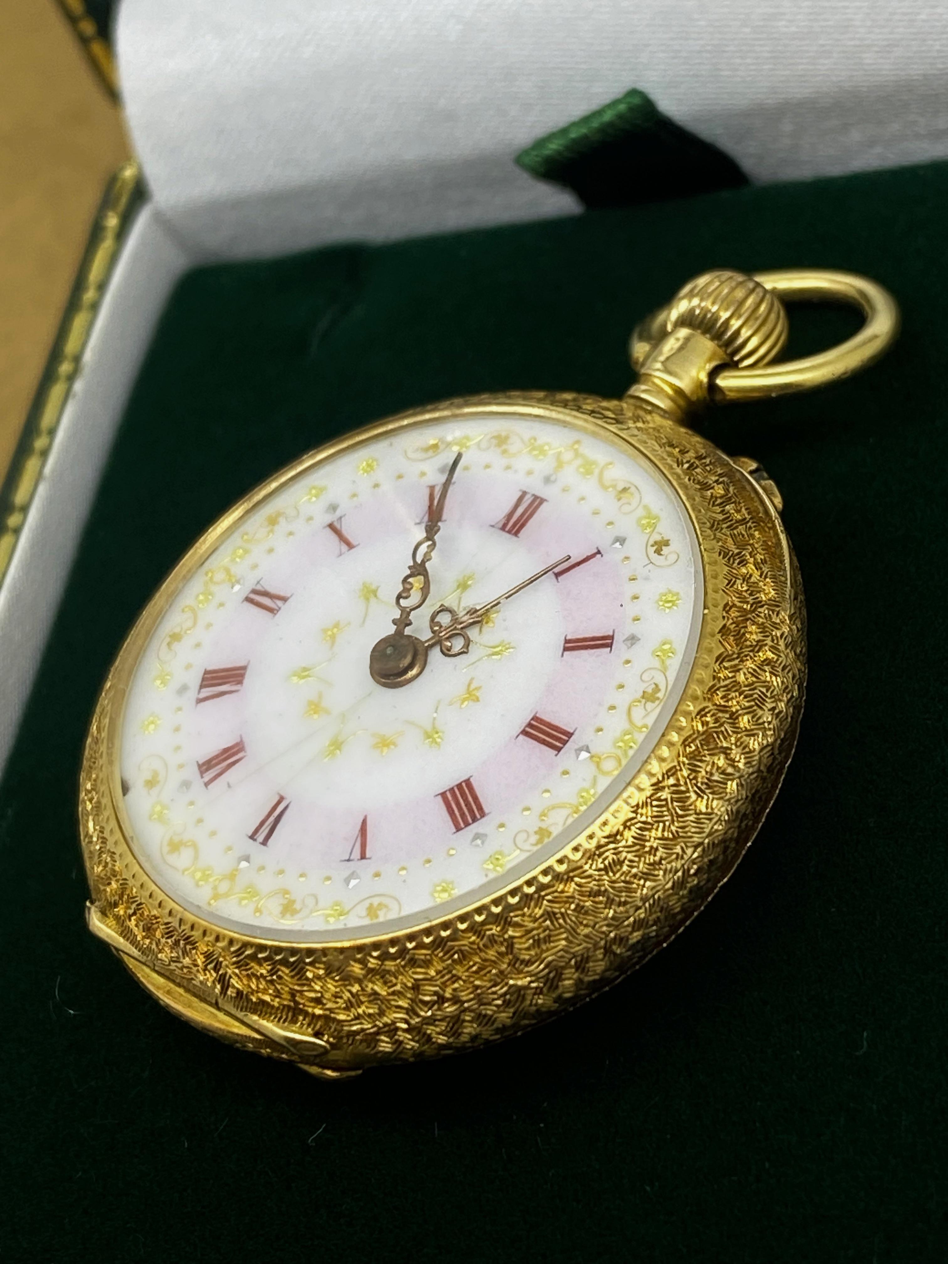 Montre de poche ancienne pour dames en or jaune 18K et émail avec motif de buisson rose à face ouverte en vente 2