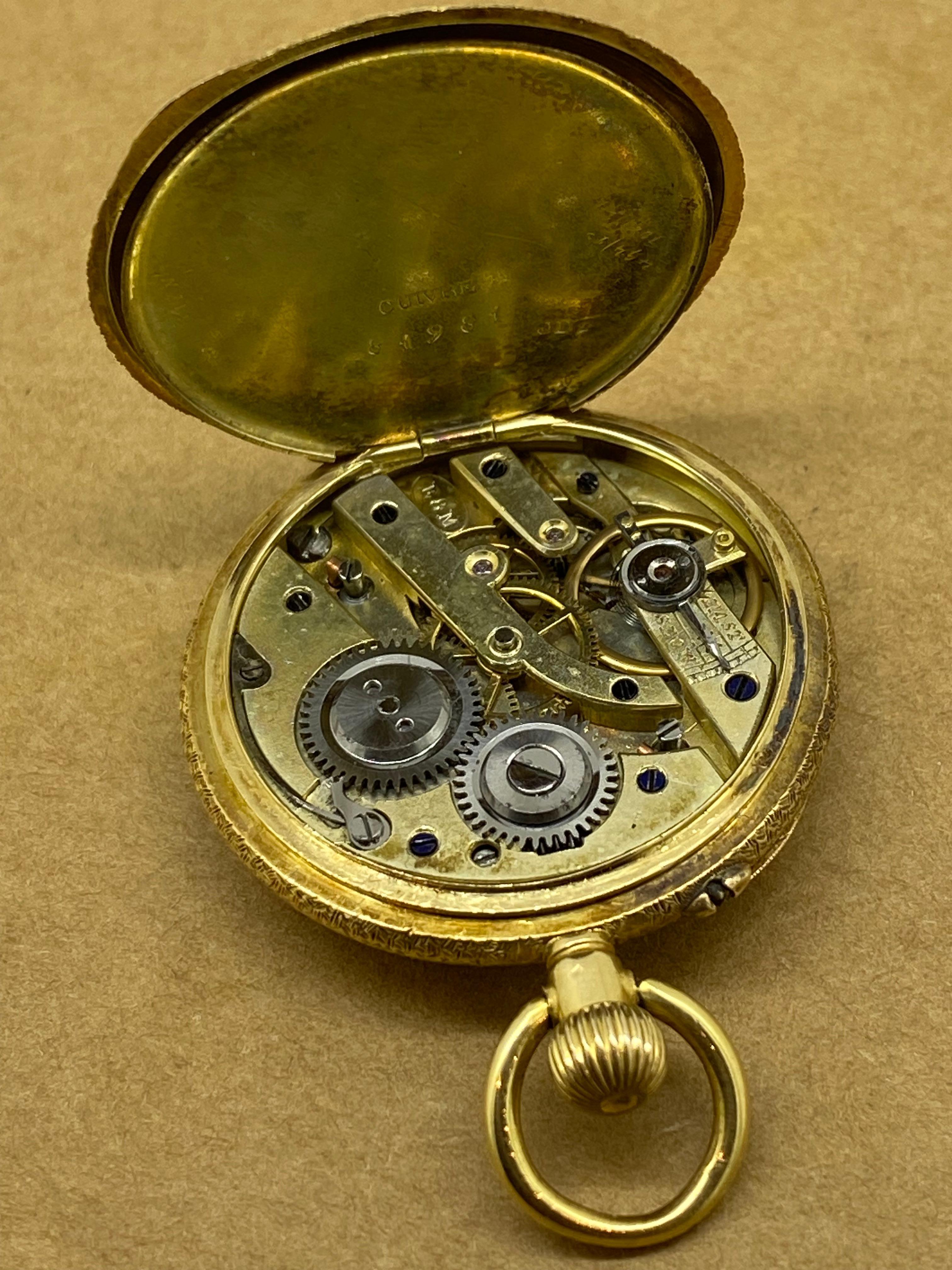 Montre de poche ancienne pour dames en or jaune 18K et émail avec motif de buisson rose à face ouverte en vente 3