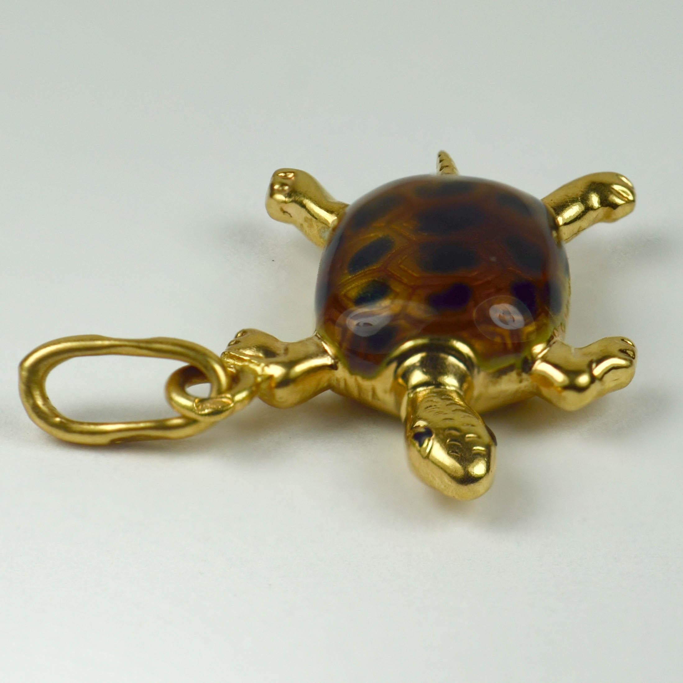 An 18 karat (18K) yellow gold charm pendant designed as a turtle or tortoise with enamel shell detail. Stamped with an unknown makers mark SLA and a French import mark for 18 karat gold between 1984-1994.

Dimensions: 2 x 1.5 x 0.6 cm
Weight: 1.59