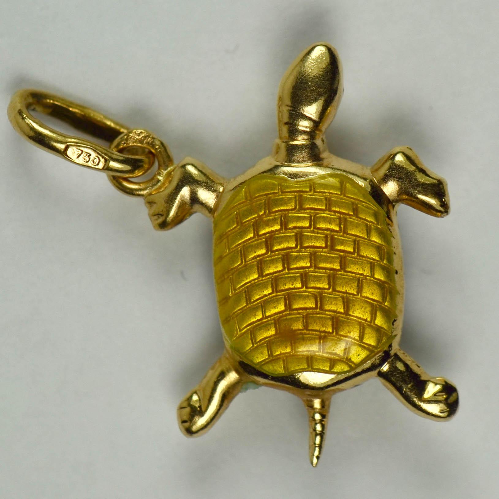 18 Karat Yellow Gold Enamel Turtle Tortoise Charm Pendant In Good Condition In London, GB