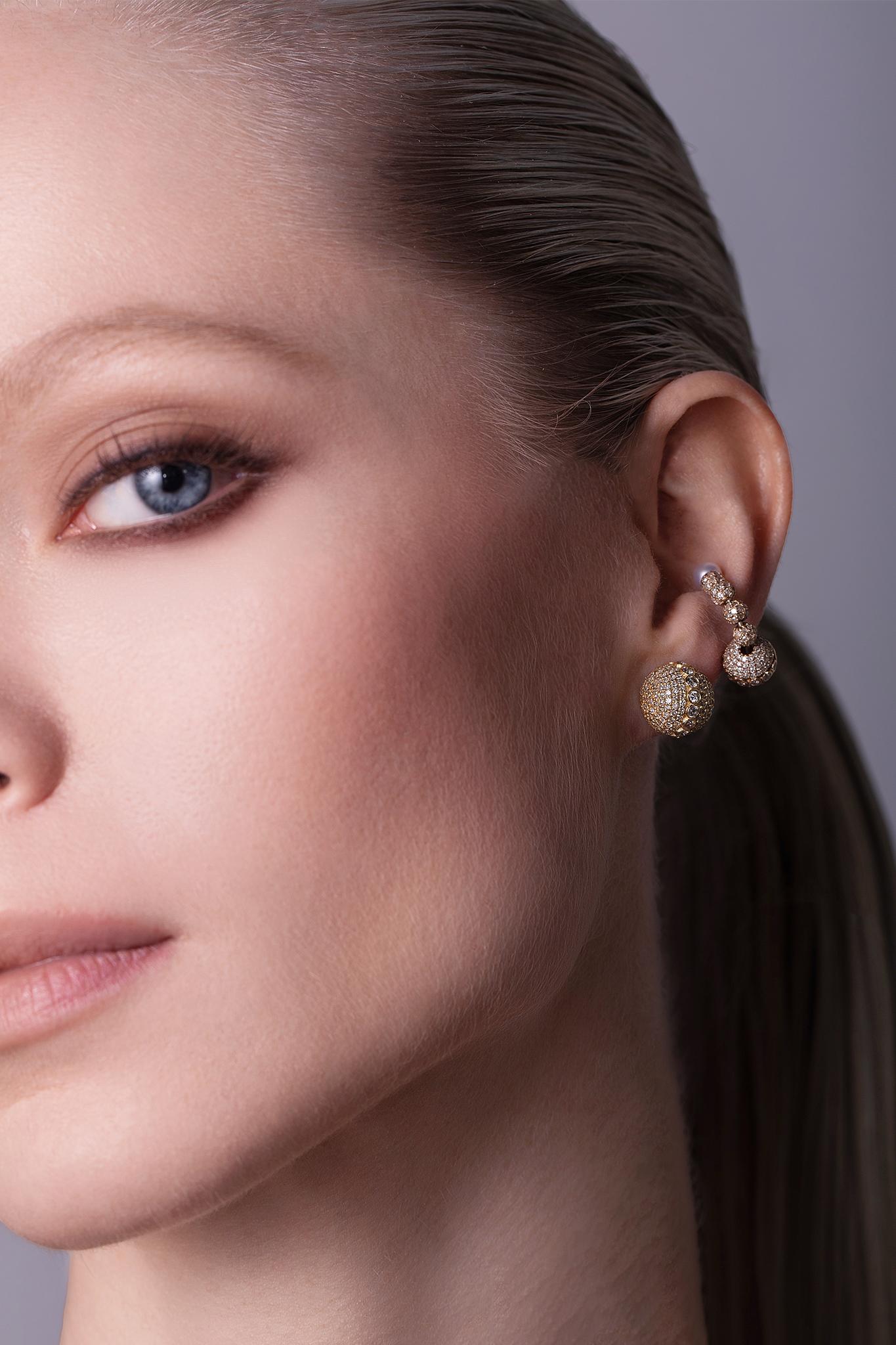 This exceptional ear cuff is handcrafted from polished 18-karat yellow gold, with an expertly cut orb, encrusted with sparkling diamonds, handset by our artisans. Wear it solo or stacked with our Eclipse Ear Cuffs.

Style Details

18k yellow
