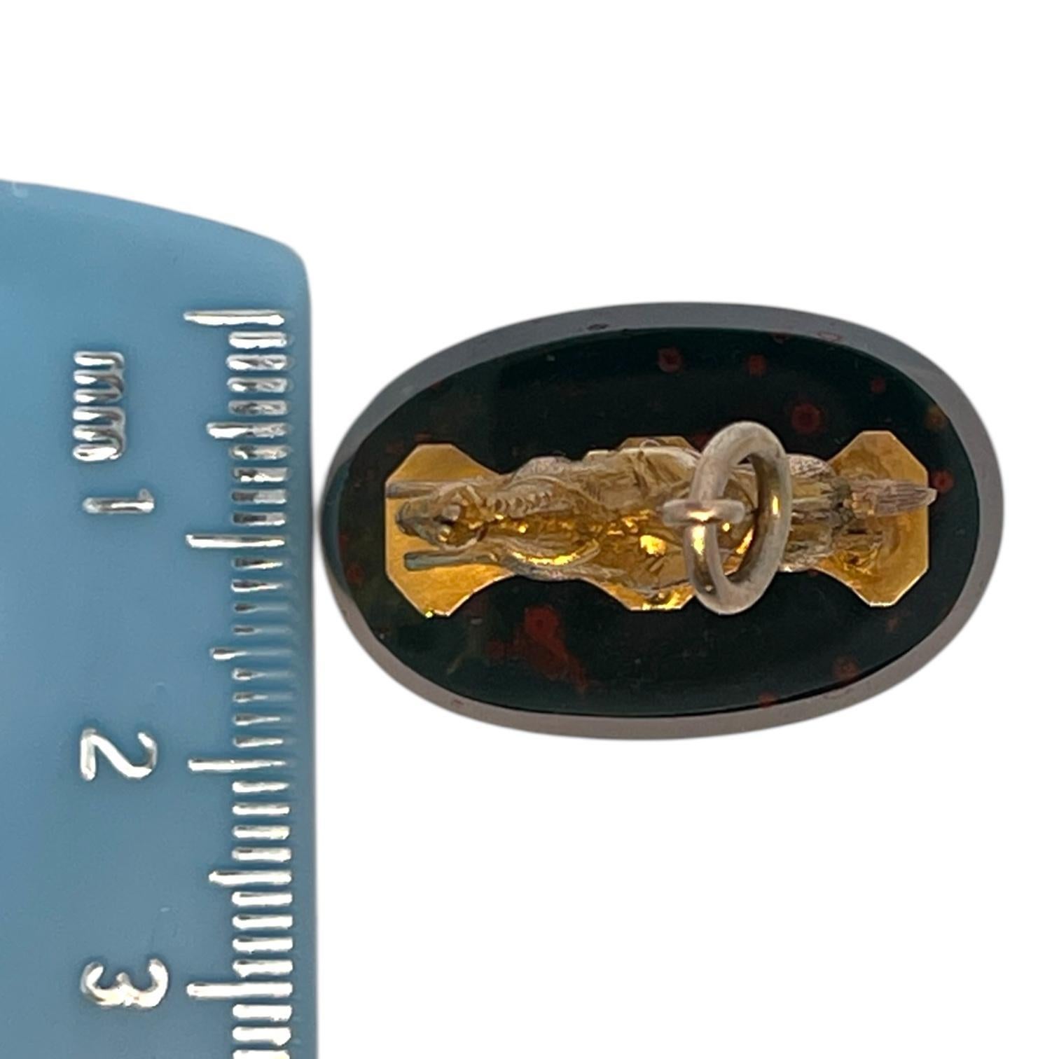Charm equestre in oro giallo 18K con base in opale In condizioni ottime in vendita a New York, NY