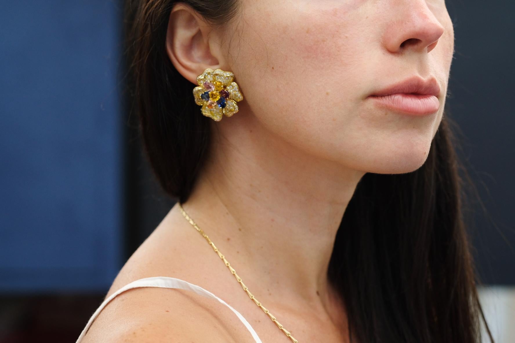 18K Yellow Gold Estate Diamond And Sapphire Flower Earrings In Excellent Condition In New York, NY