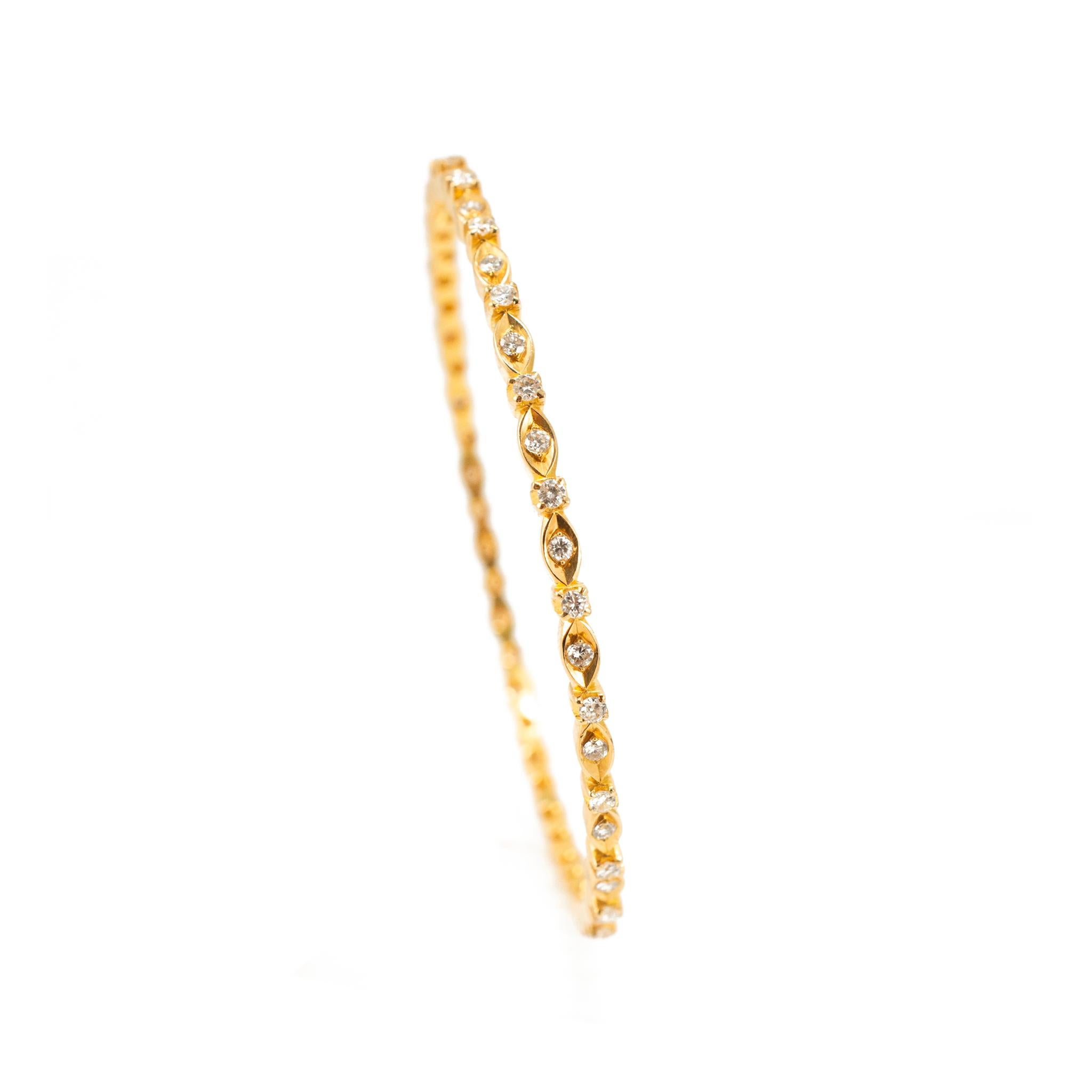 Taille ronde Bracelet empilable en or jaune 18K Eternity 1.56ct Diamond en vente
