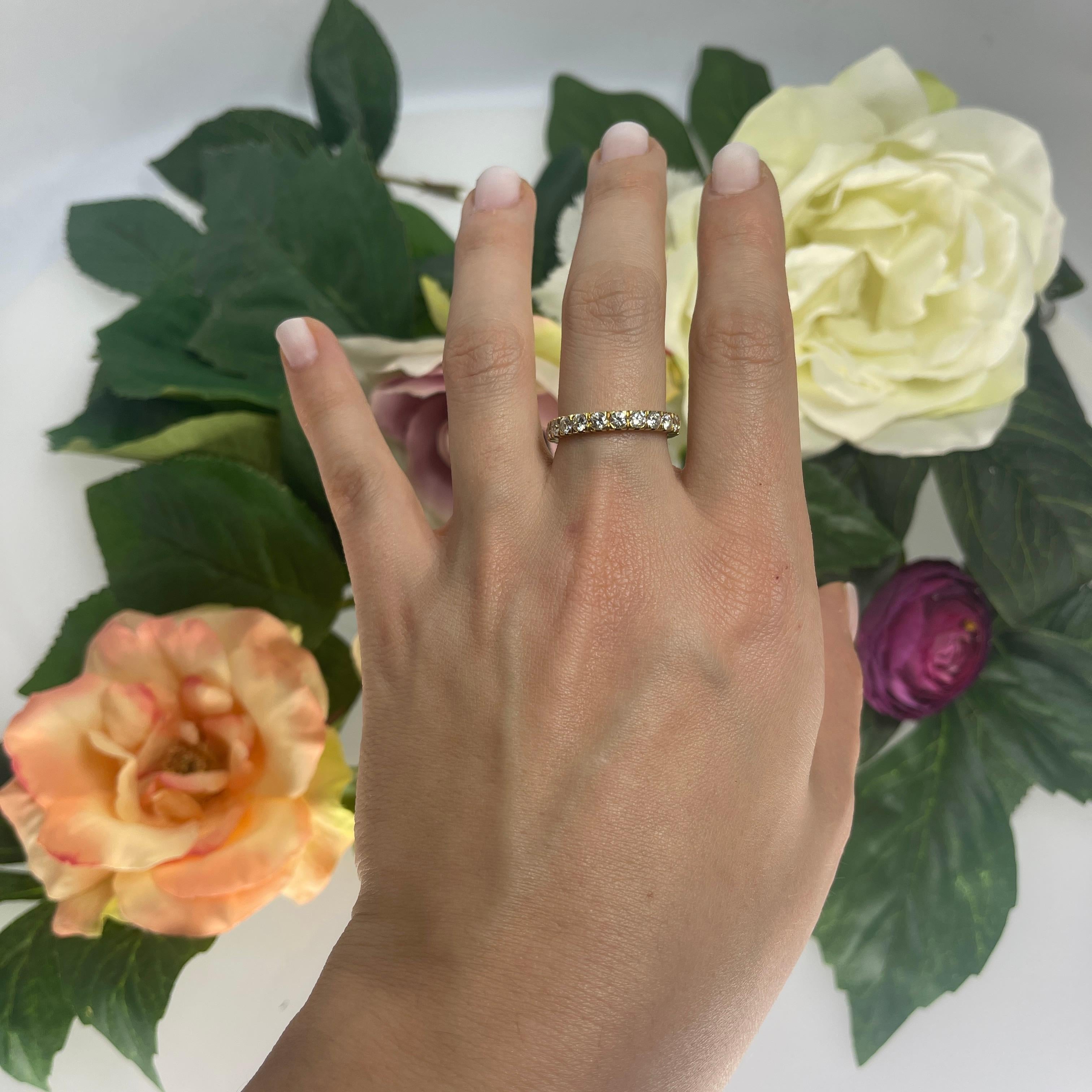 18K Yellow Gold Eternity Band with Natural Round Brilliant Diamonds In New Condition For Sale In Bergamo, BG