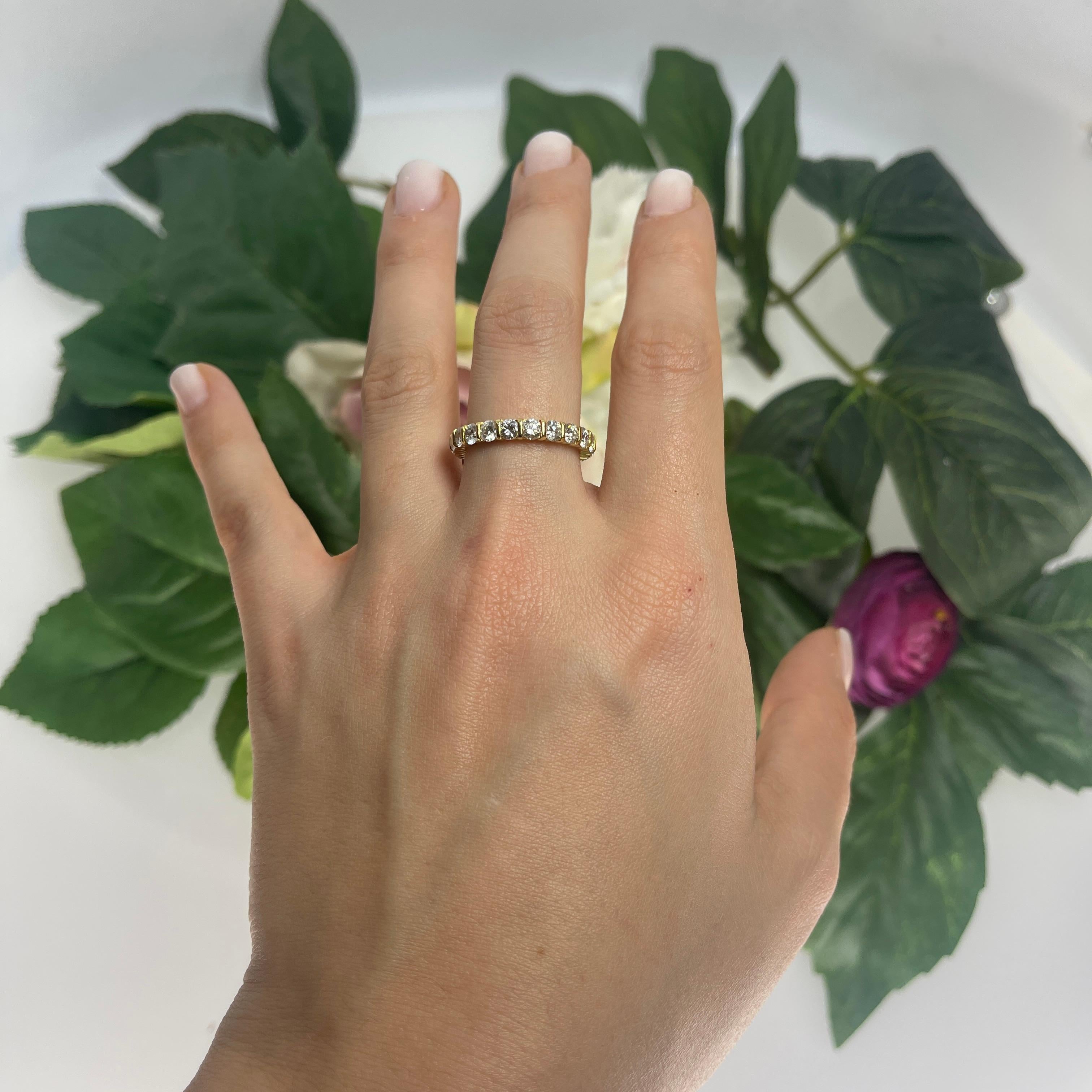 18K Yellow Gold Eternity Ring with Natural White Diamonds In New Condition For Sale In Bergamo, BG