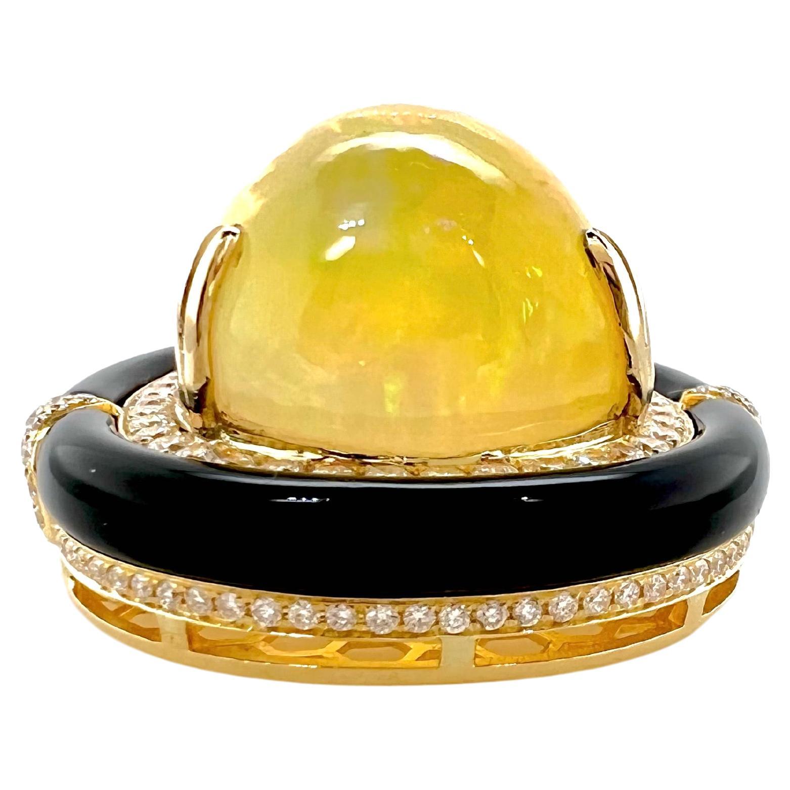 Taille poire Opale éthiopienne en or jaune 18 carats, onyx noir et diamants en vente