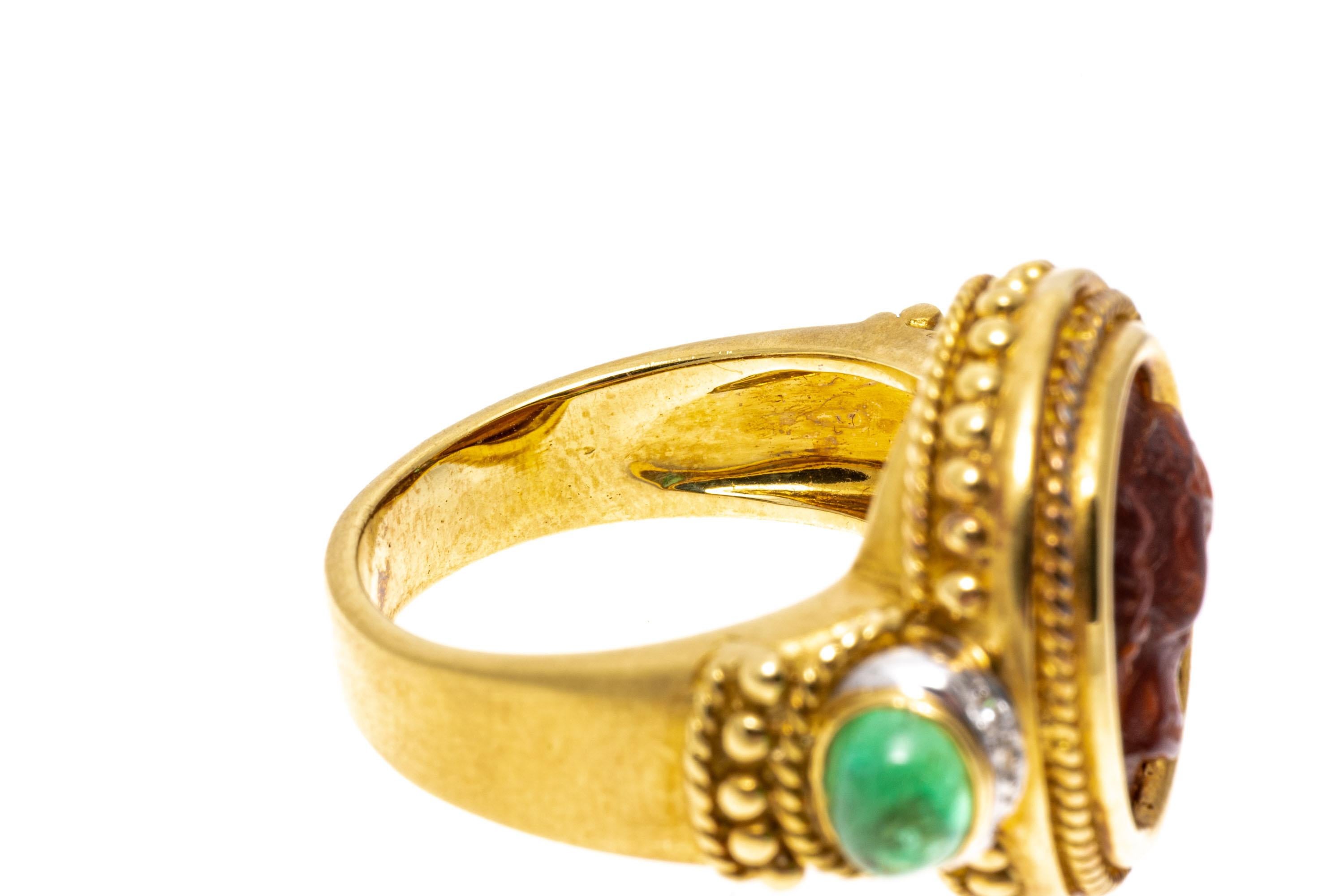 18 Karat Gelbgold Kamee im etruskischen Stil mit Smaragd, Diamant und Meeresglas (Rundschliff) im Angebot