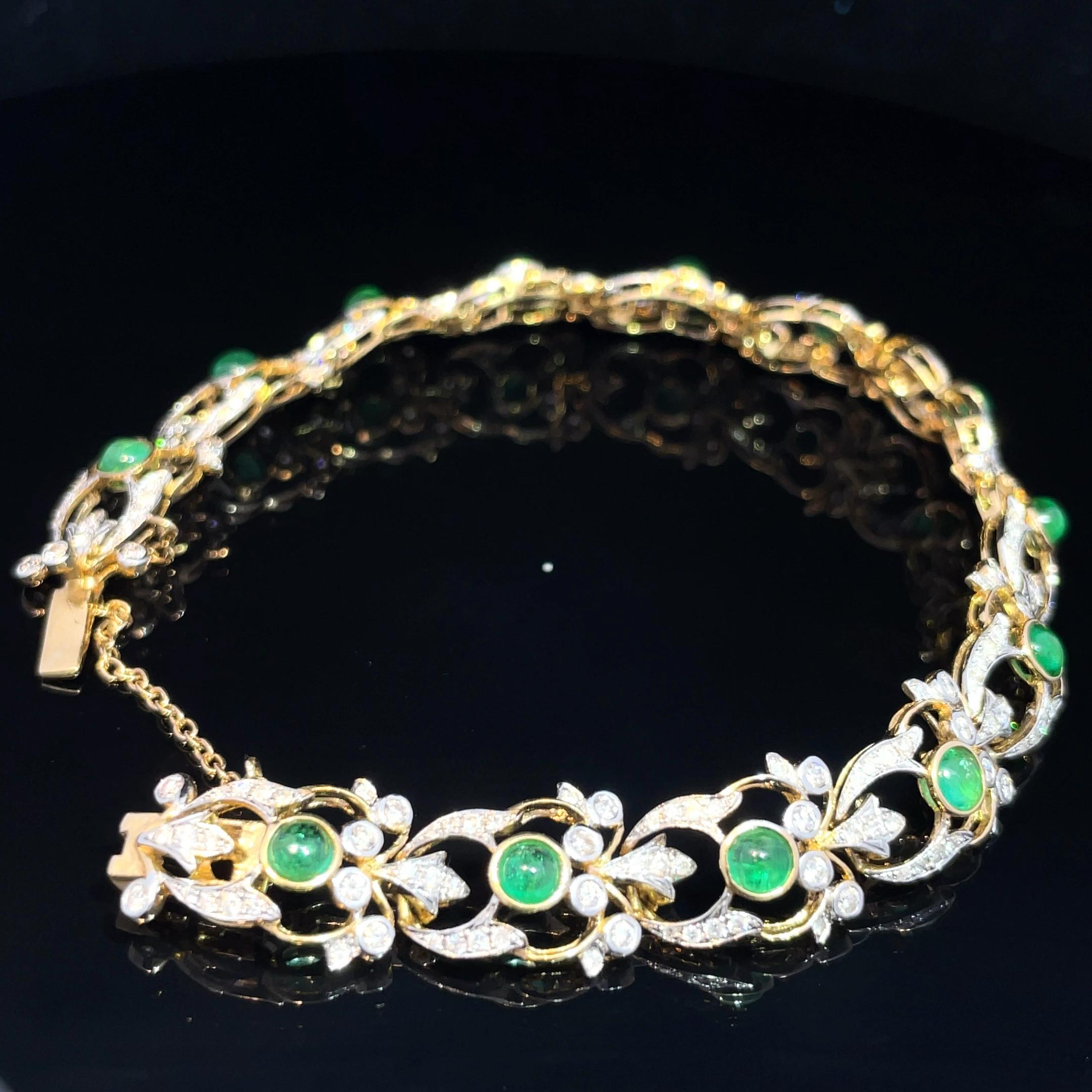 Bracelet exquis en or jaune 18k avec émeraudes et diamants en vente 7