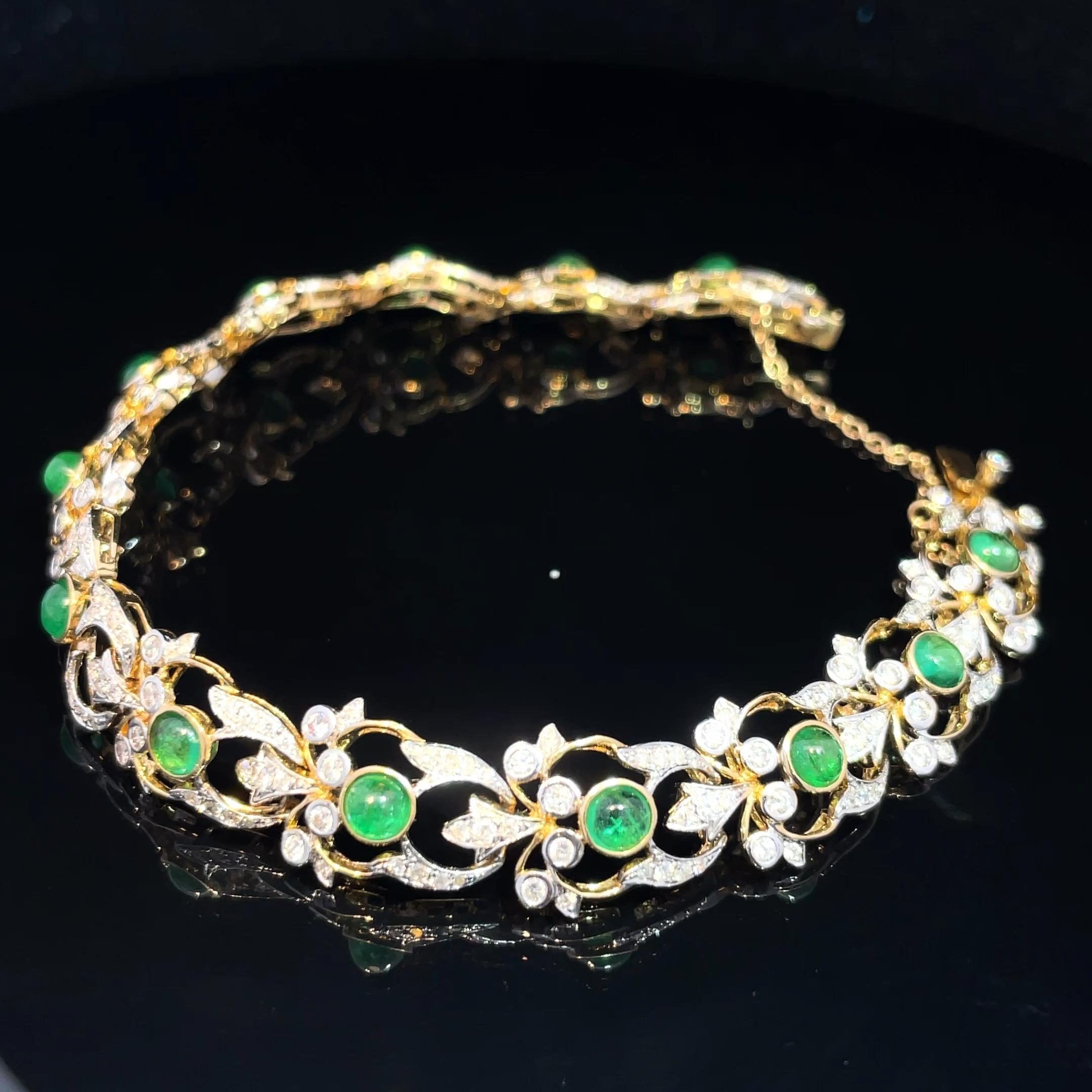 Taille mixte Bracelet exquis en or jaune 18k avec émeraudes et diamants en vente