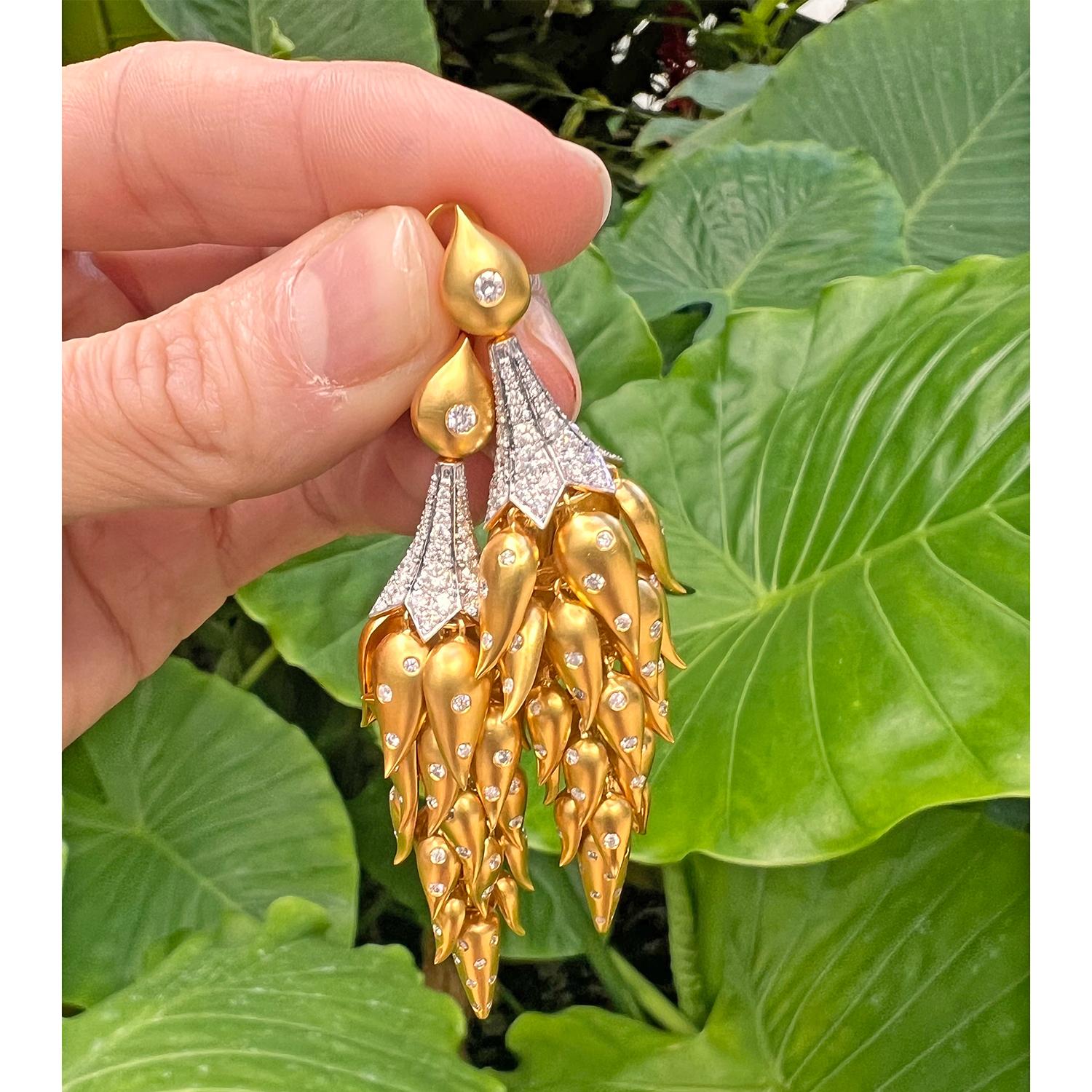 Round Cut 18k Yellow Gold Falling Leaves Drop Earrings For Sale