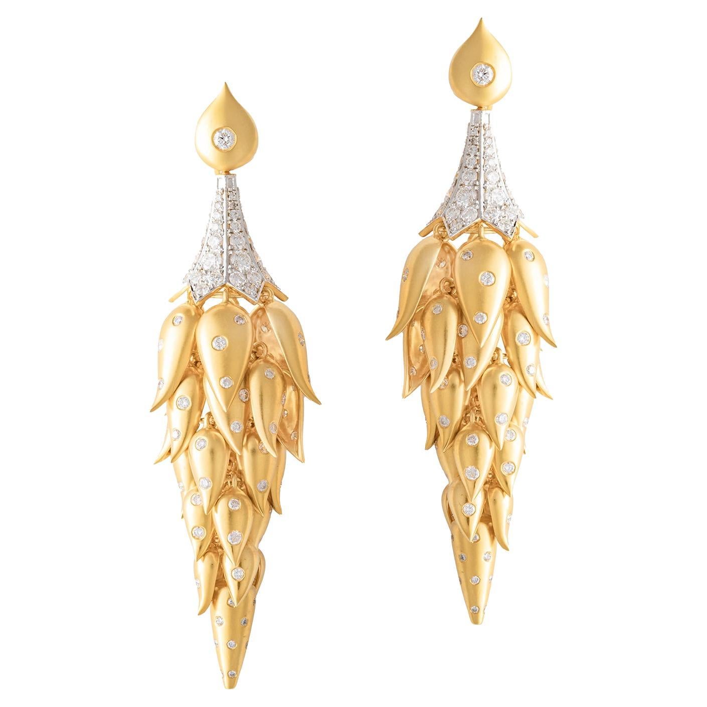 Boucles d'oreilles pendantes en or jaune 18k avec feuilles tombantes en vente