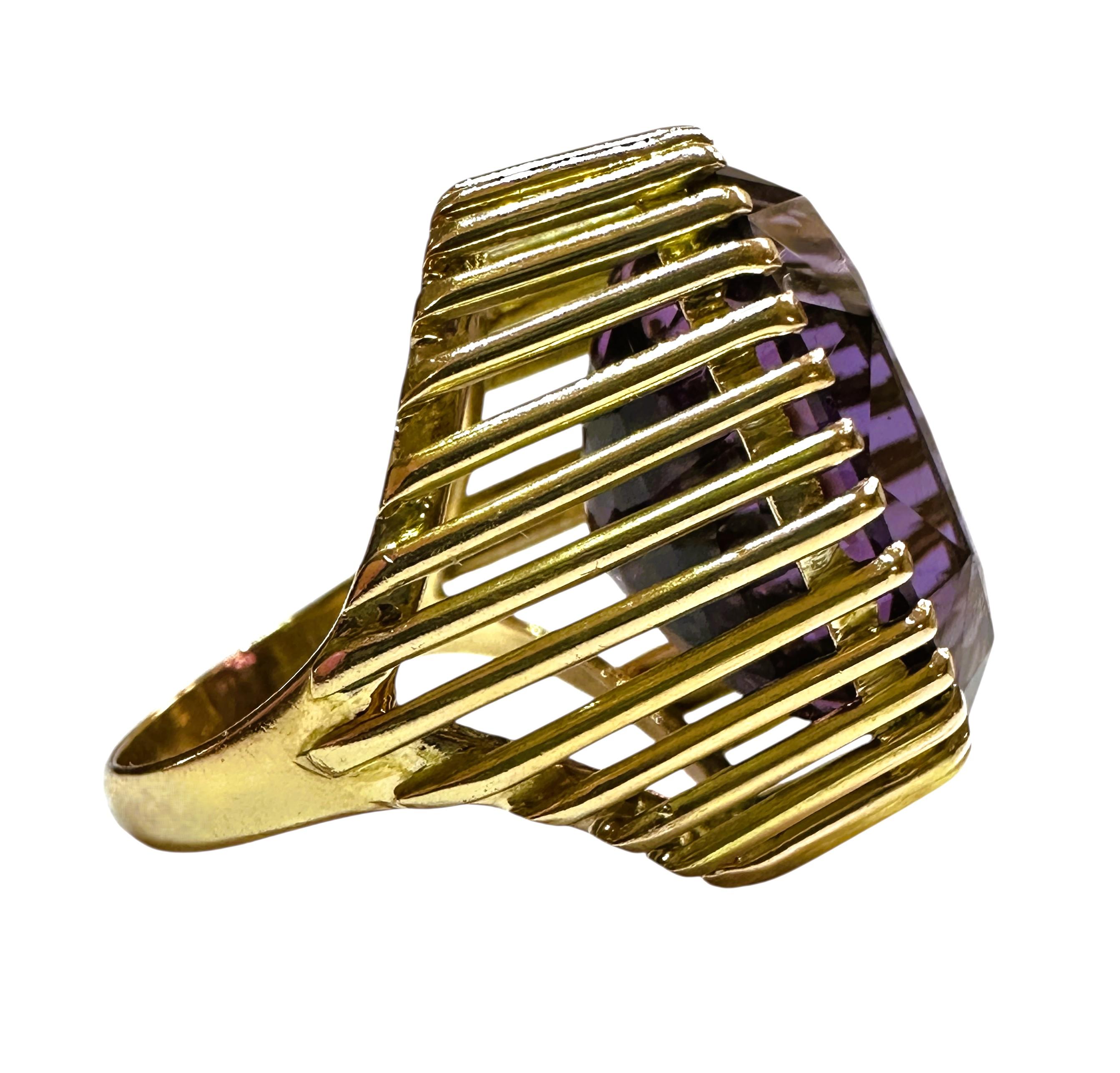Anello solitario con ametista da 26 carati in oro giallo 18 carati, misura 6,5 In condizioni ottime in vendita a Eagan, MN