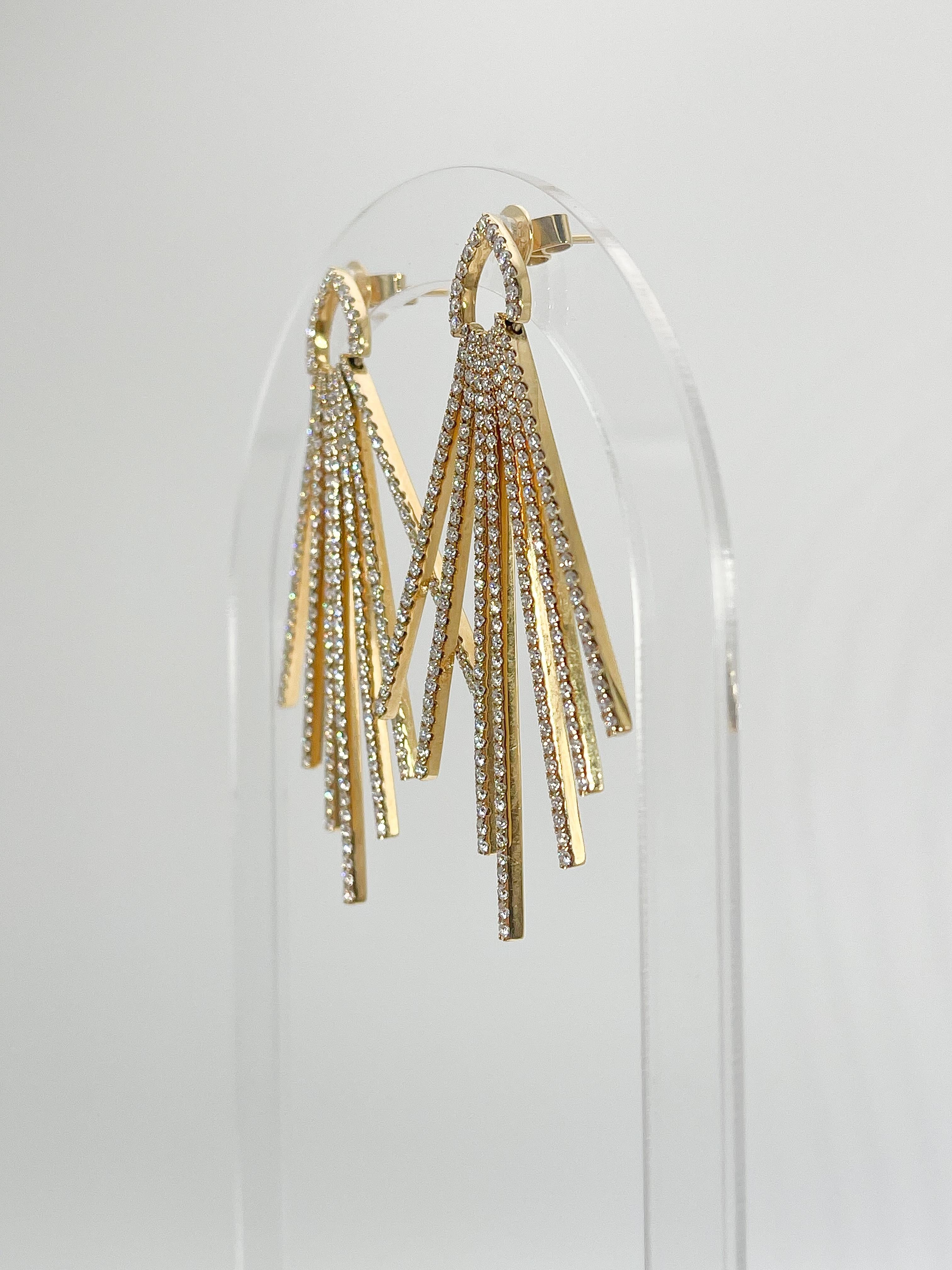 18K Yellow Gold Fancy Diamond Dangle Earrings 4.18 CTW In Excellent Condition For Sale In Stuart, FL