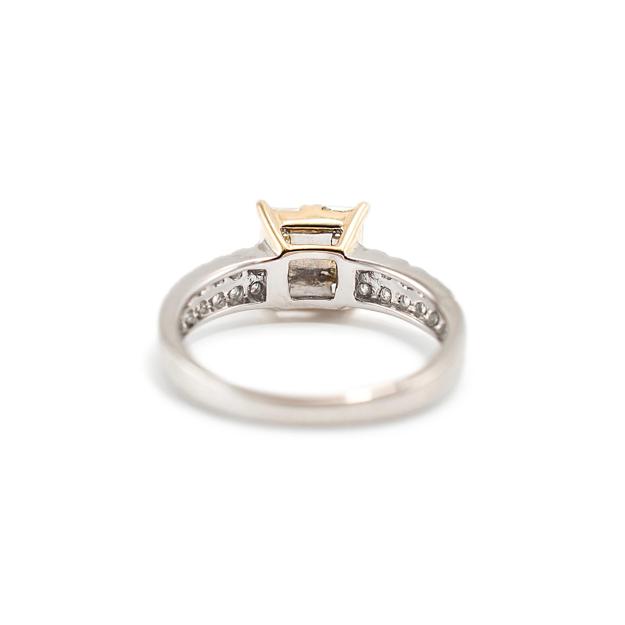 Bague cocktail en or jaune 18 carats avec deux rangées de diamants de couleur jaune coussin fantaisie Excellent état - En vente à Houston, TX