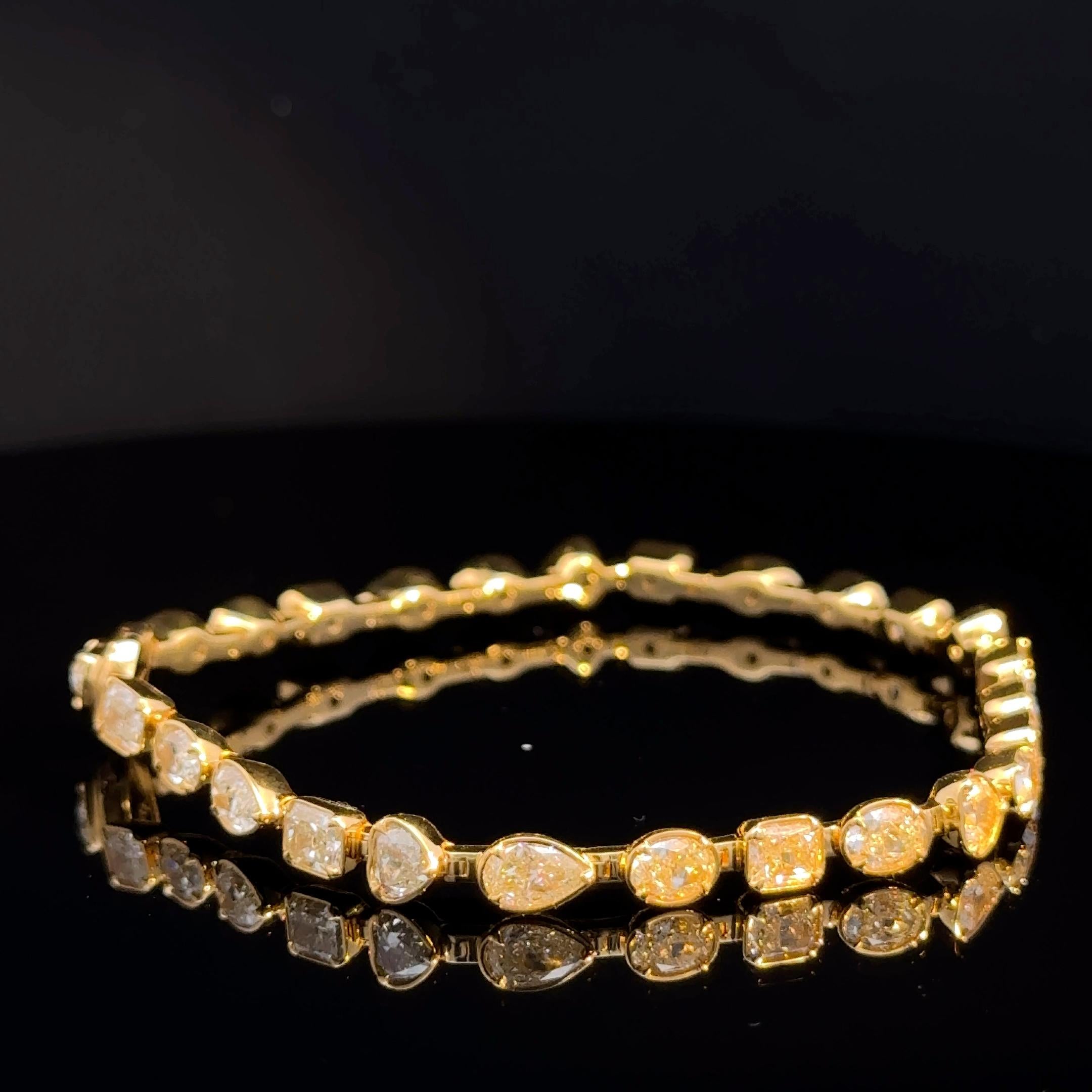18K Yellow Gold Fancy Yellow Diamond Bracelet, 9.75 Carats Corte mixto en venta