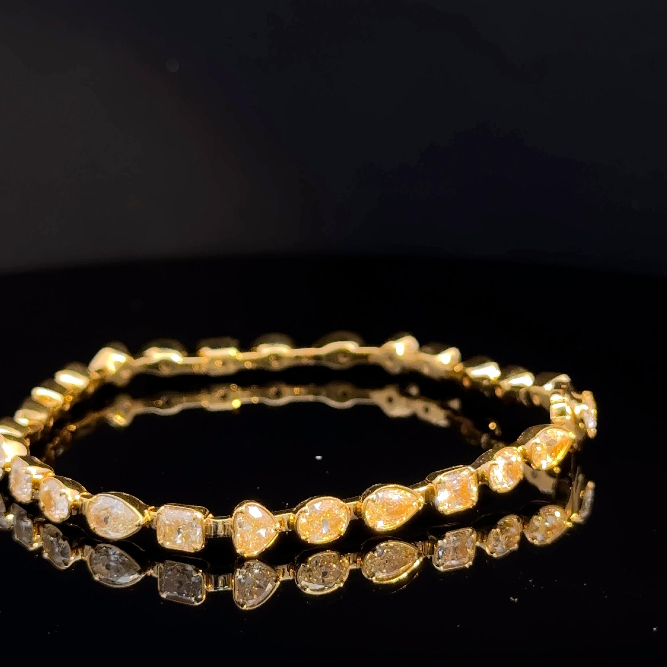 De las mujeres 18K Yellow Gold Fancy Yellow Diamond Bracelet, 9.75 Carats en venta