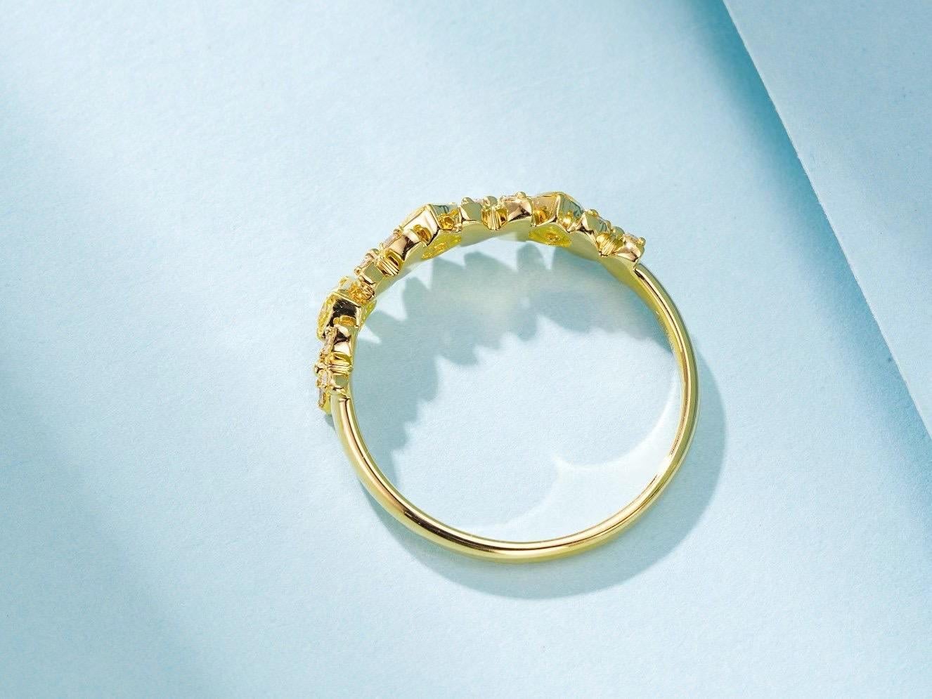 Anillo Trébol Diamante Amarillo Fantasía y Diamante Oro Amarillo 18K en Nuevo estado para la venta en Kowloon, HK