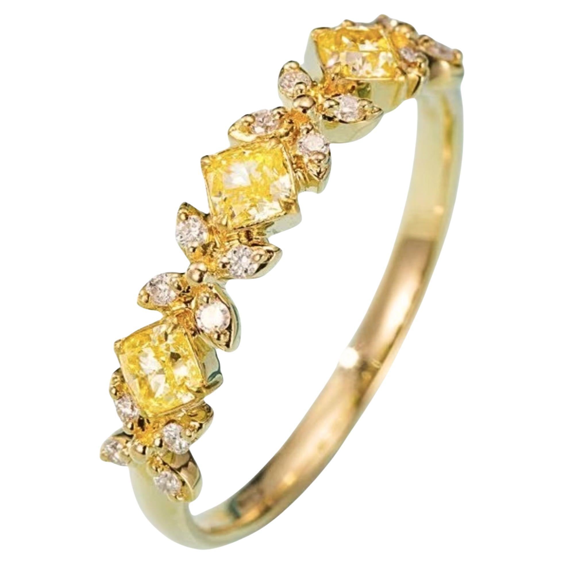 18K Yellow Gold Fancy Yellow Diamond & Diamond Clover Ring