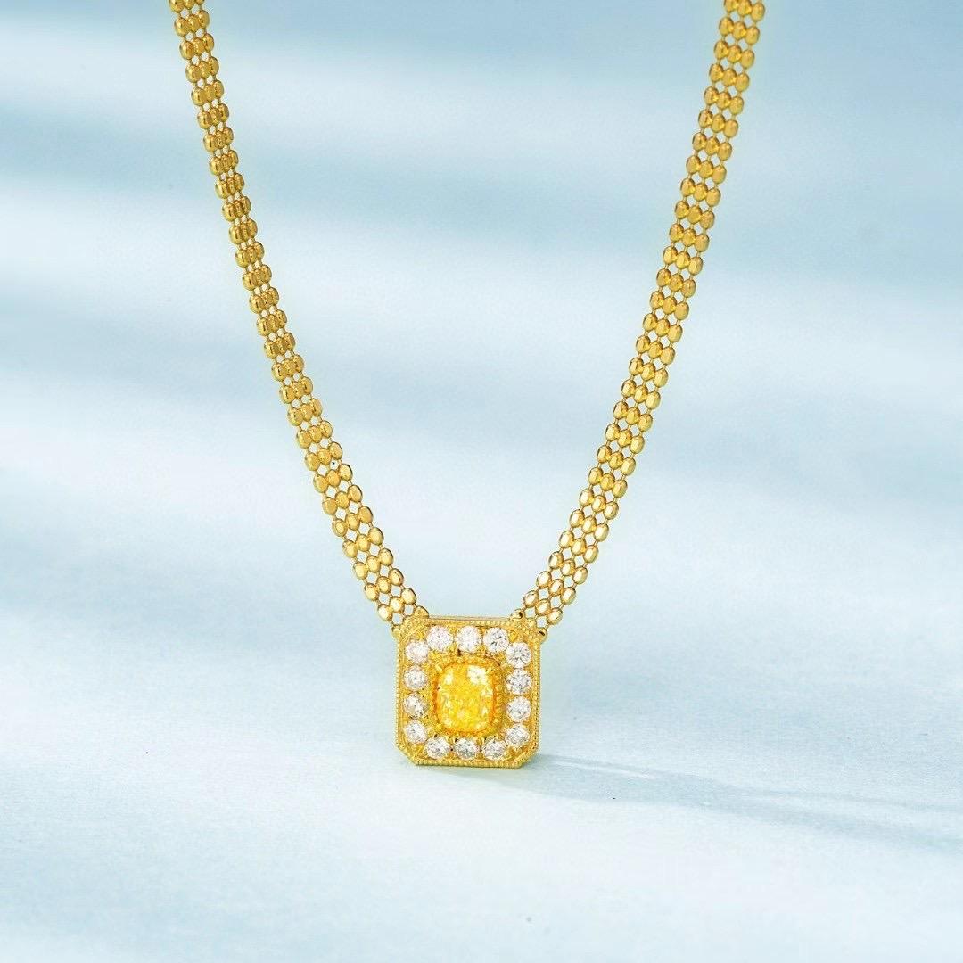 Collier cubain en or jaune 18 carats, diamants jaunes fantaisie et diamants

1 or jaune fantaisie - 0,25 CT
Diamants - 0,15 CT
Poids total - 4,81 GM