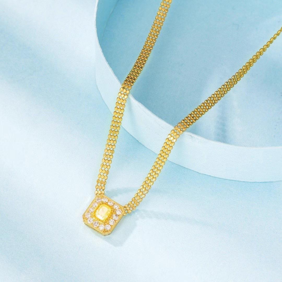 Taille coussin Collier cubain en or jaune 18 carats, diamants jaunes fantaisie et diamants en vente