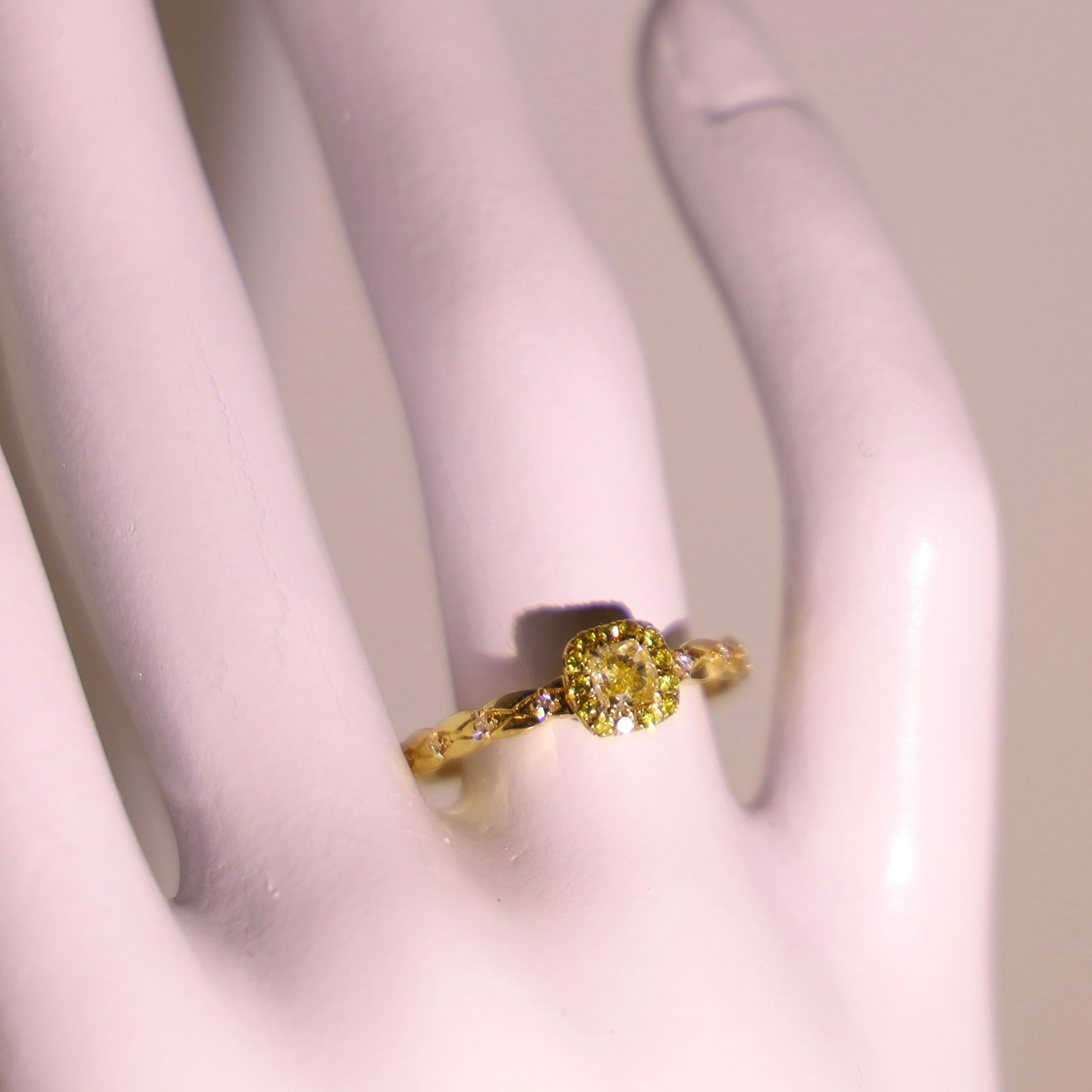 Women's or Men's 18K Yellow Gold Fancy Yellow Diamond Minimalist design Engagement Ring For Sale