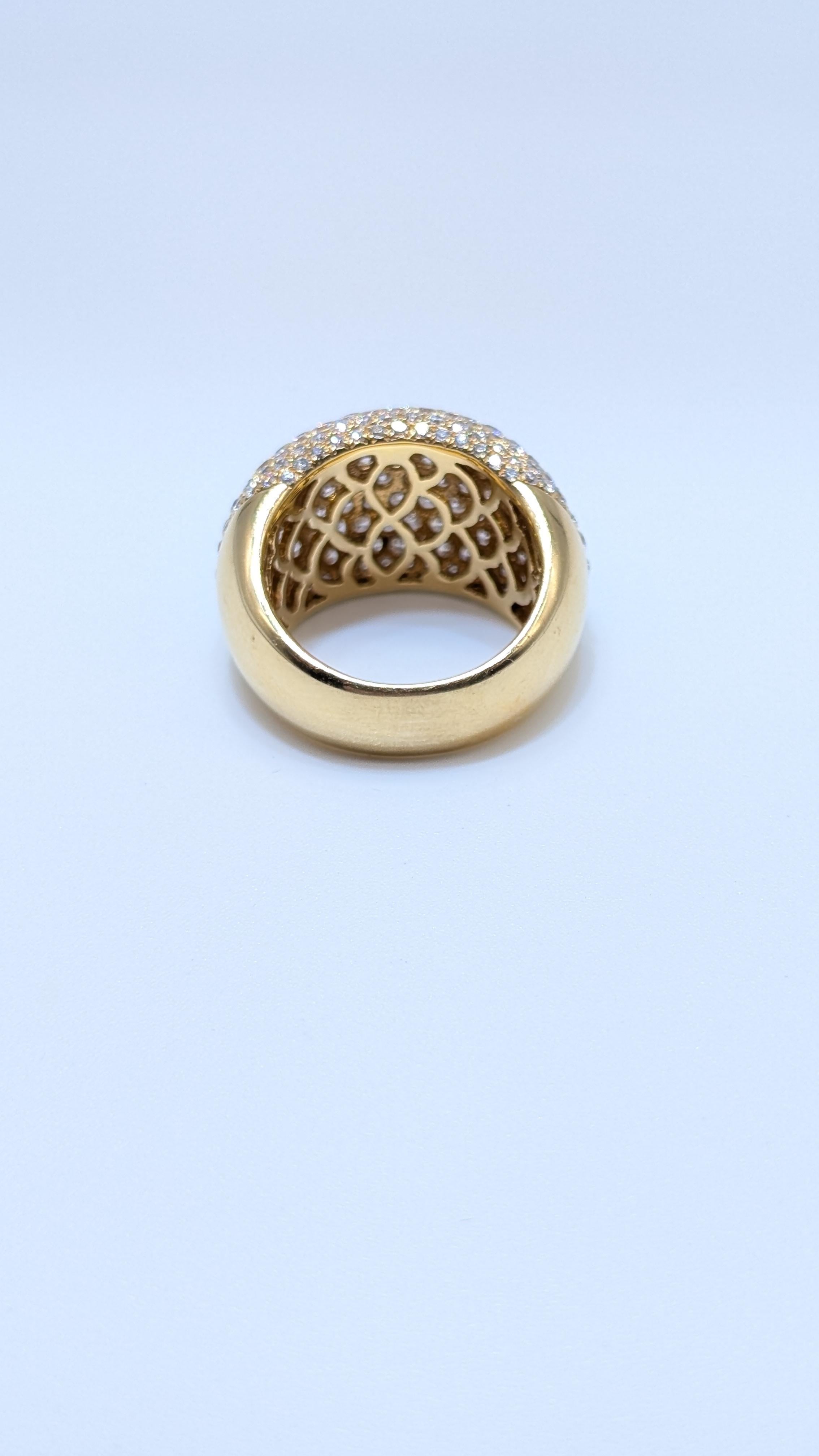 Bague mode en or jaune 18 carats avec diamants brillants ronds pavés totalisant 3,43 carats Neuf - En vente à New York, US