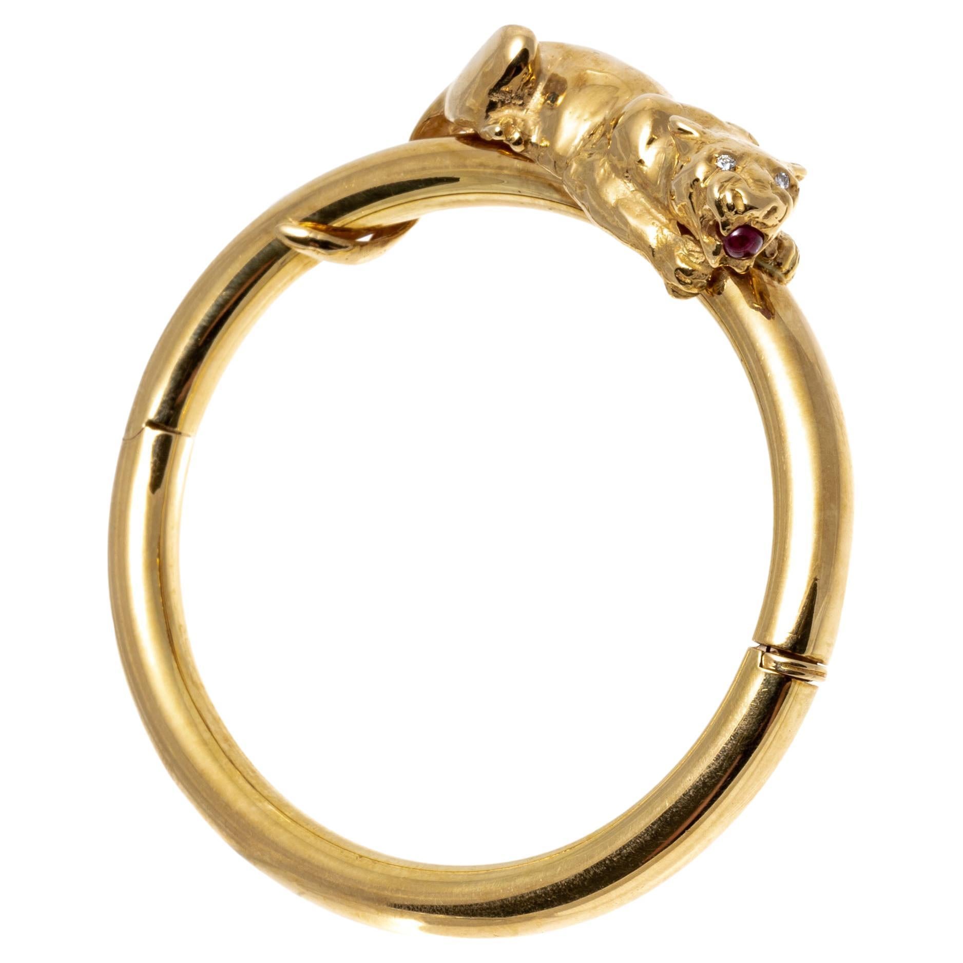18k Yellow Gold Figural Crouching Panther Hinged Bangle Bracelet For Sale