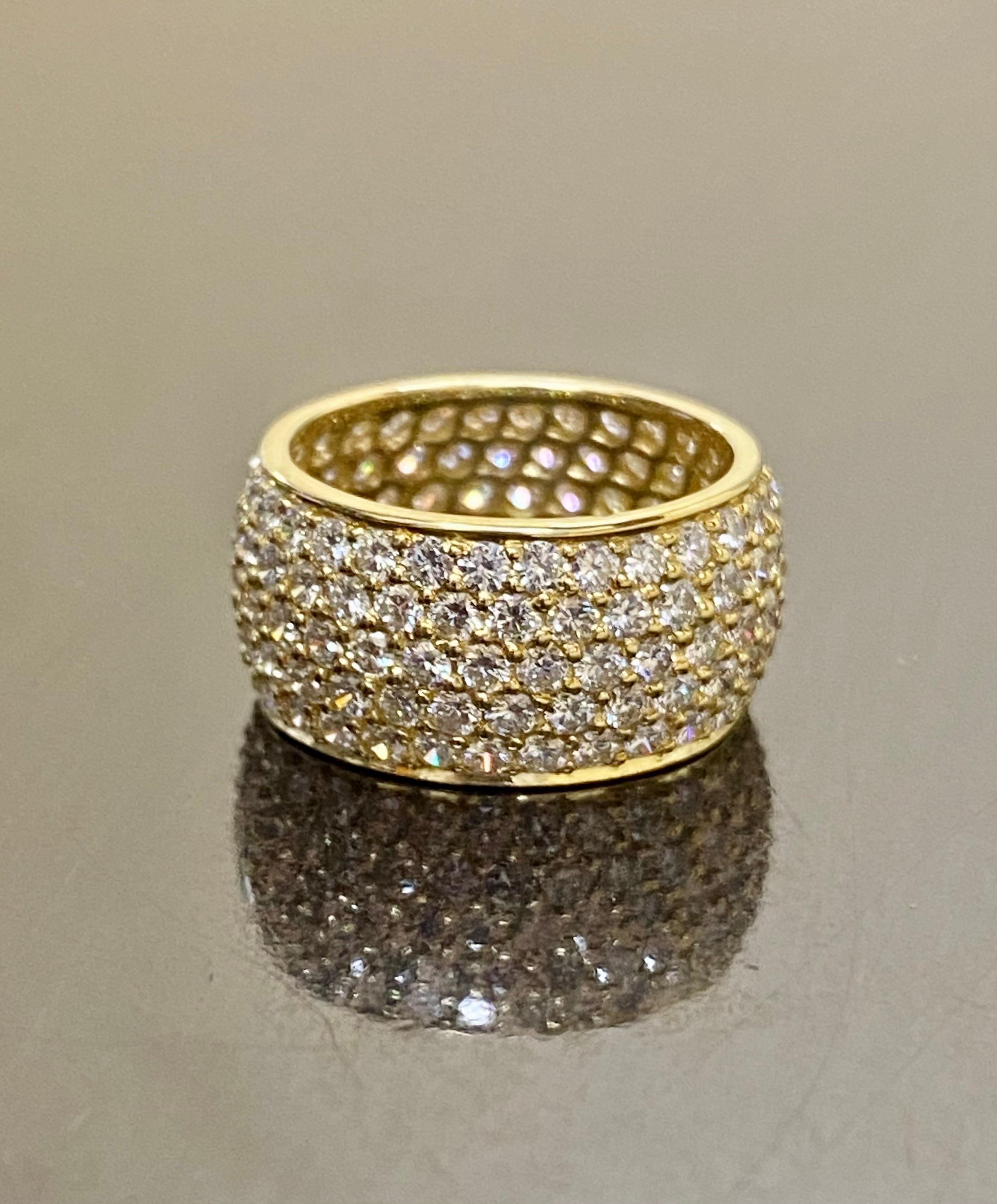 Bague de fiançailles en or jaune 18 carats à cinq rangées de diamants pavés de 6 carats en vente 4
