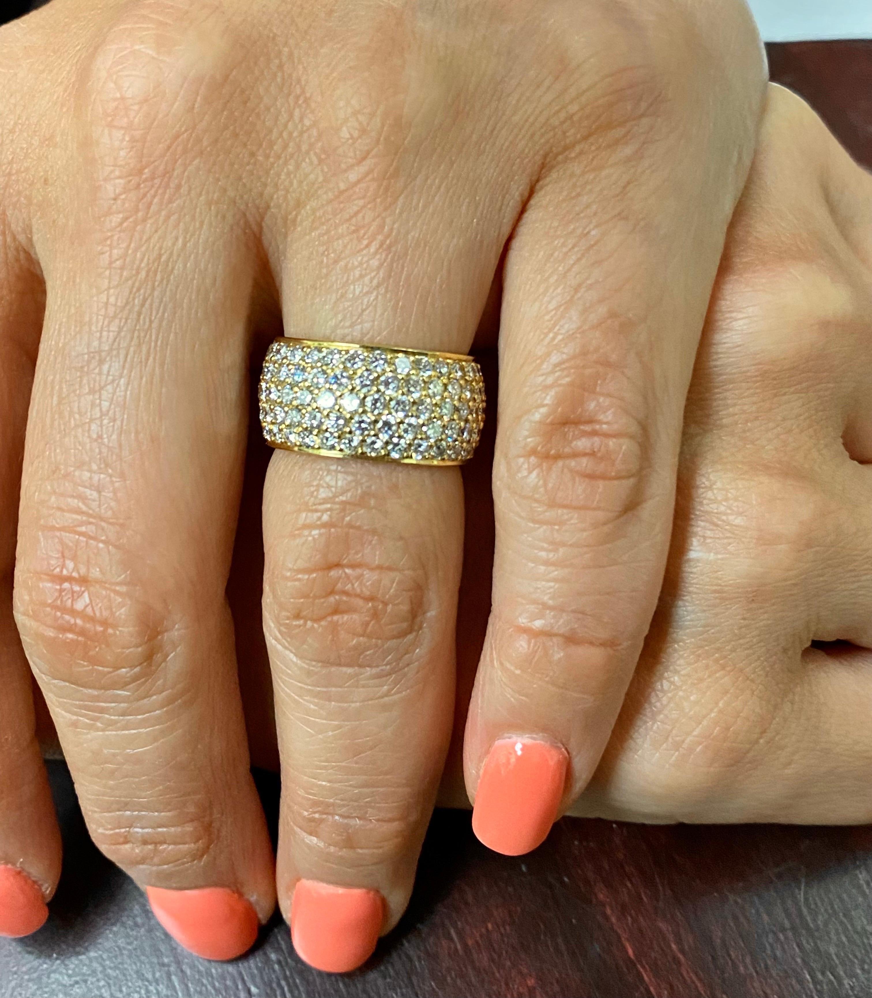 Moderne Bague de fiançailles en or jaune 18 carats à cinq rangées de diamants pavés de 6 carats en vente