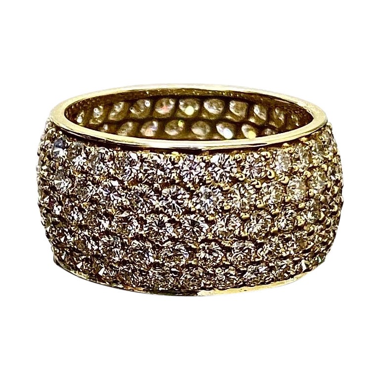 Anillo de compromiso de oro amarillo de 18 quilates con cinco filas de diamantes pavé de 6 quilates en venta