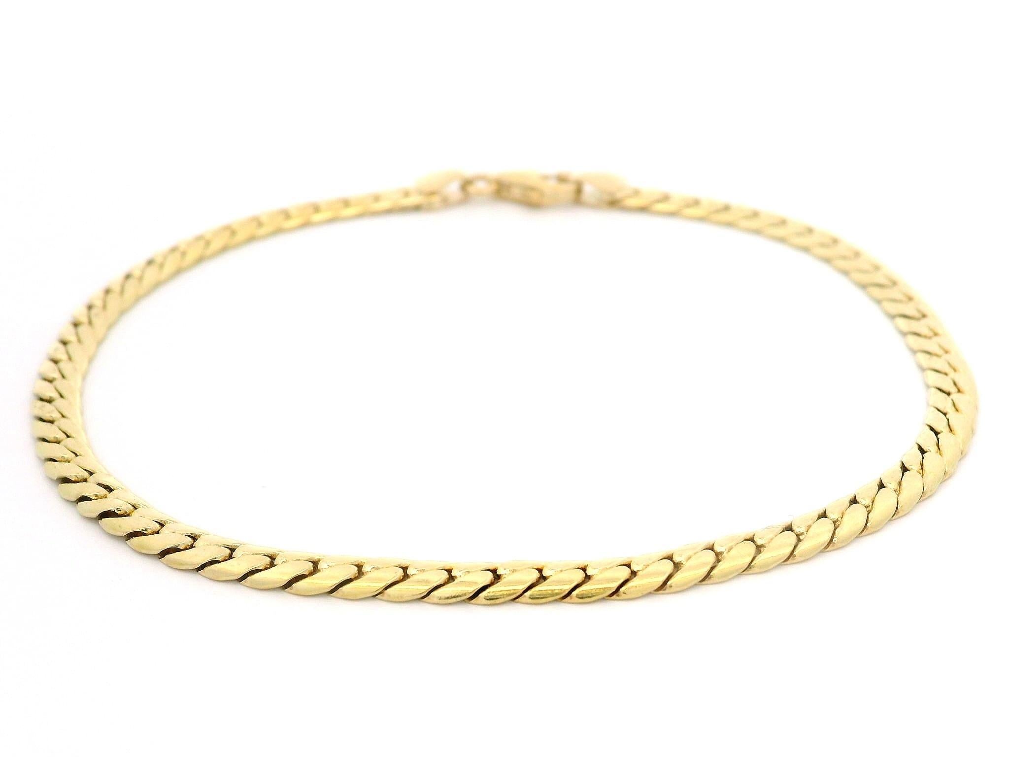Matériau : Or jaune 18k 
Poids : 8,26 grammes
Longueur totale : S'adapte confortablement à un poignet de 7