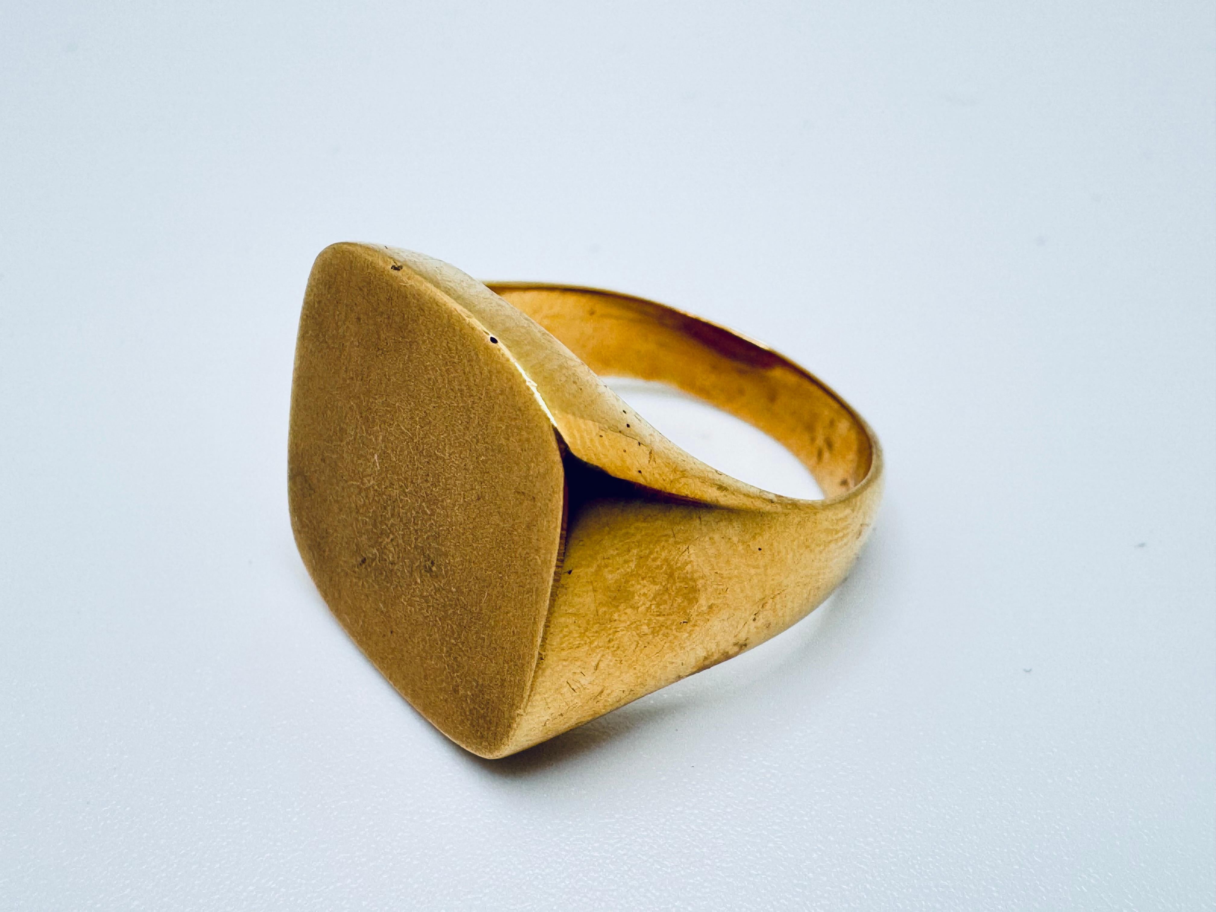 Art Deco 18K Yellow Gold Flat Surface Ring For Sale