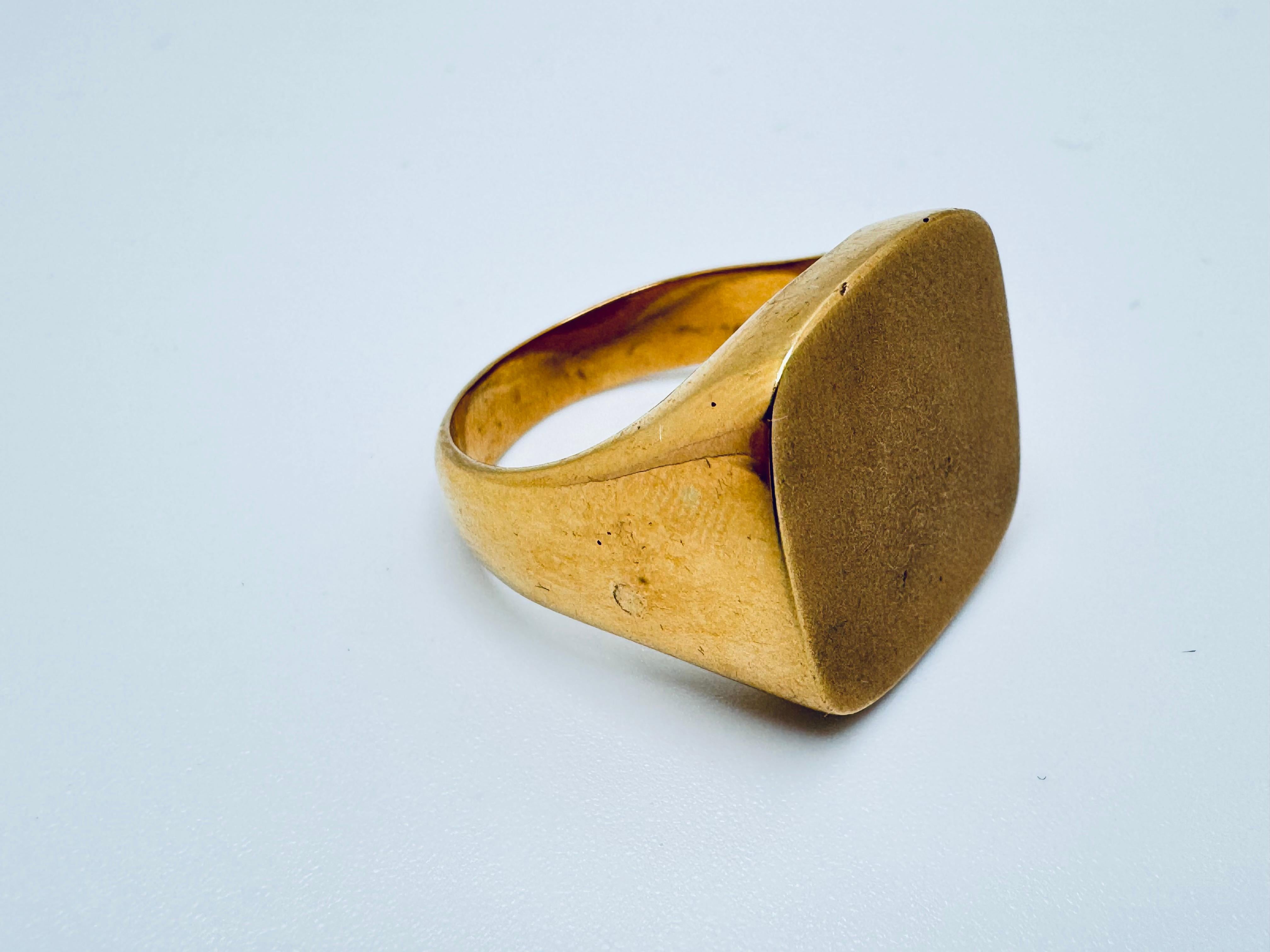 18K Yellow Gold Flat Surface Ring For Sale 2