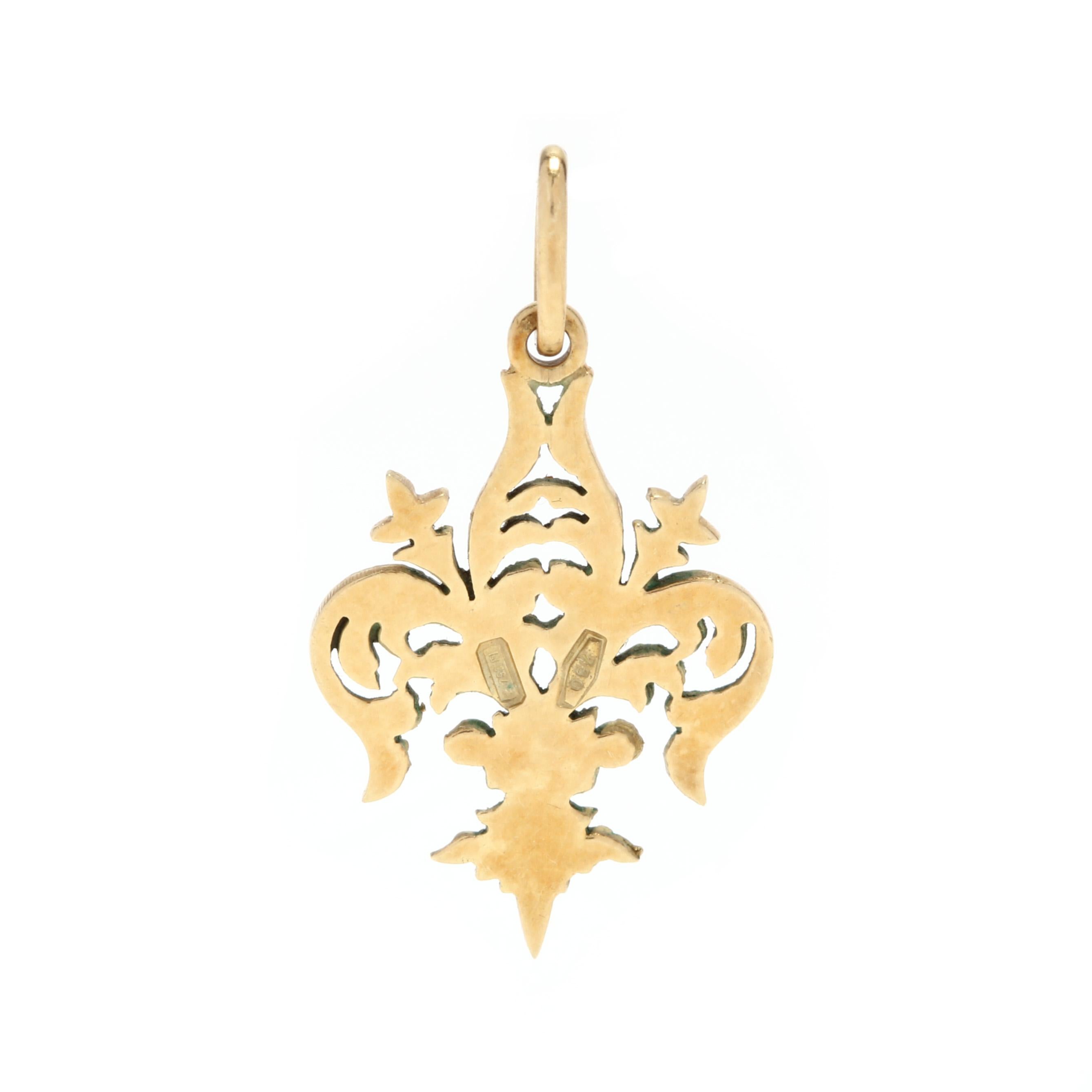 An 18 karat yellow gold fleur de lis charm / pendant. This charm features an fleur de lis motif with ornate engraved detailing and a thin bail.

Length: 1 in.

Width: 1/2 in.

1.05 dwts.

* Please note that this is a vintage item and may show signs