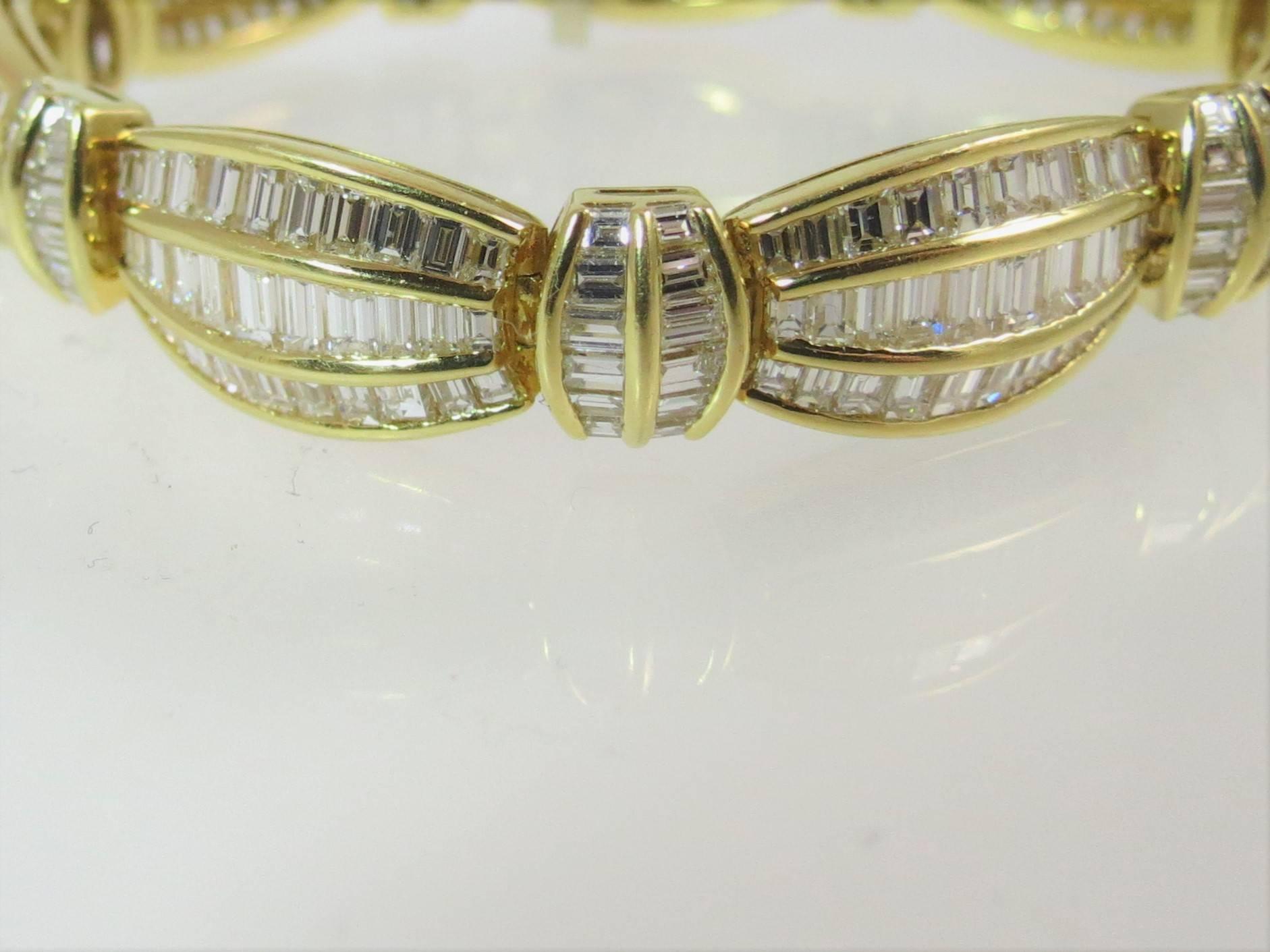 Contemporary 18 Karat Yellow Gold Flexible Bracelet with Baguette Diamonds For Sale