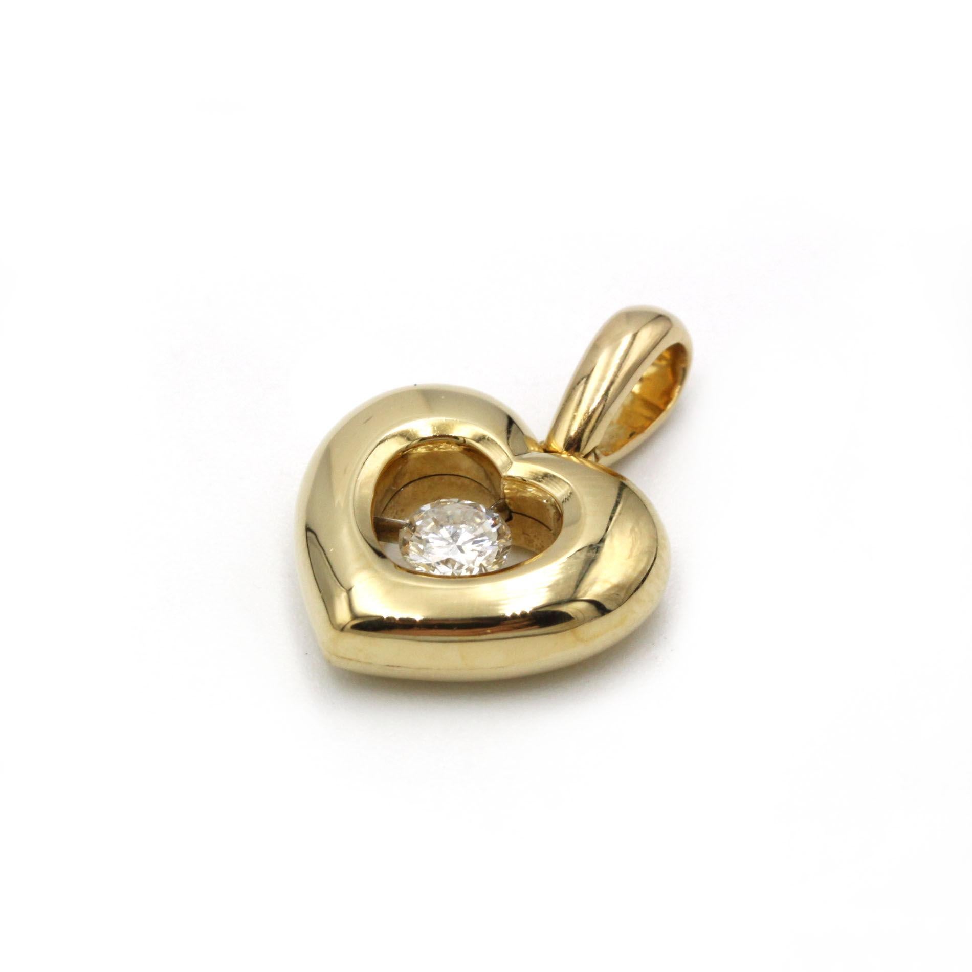 Contemporain Pendentif en or jaune 18K avec cœur flottant en diamant en vente