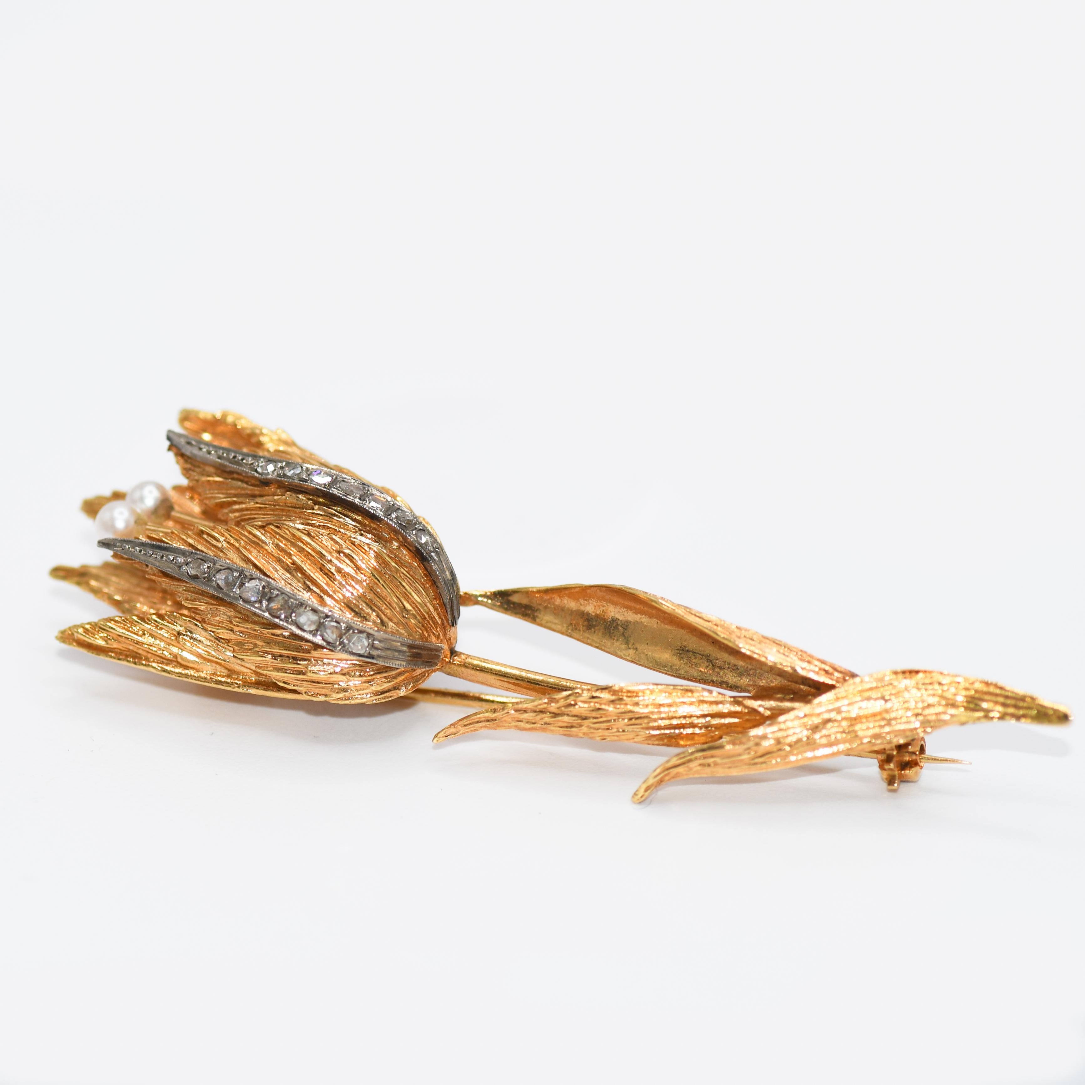 18k Yellow Gold Floral Brooch, 12.1gr In Excellent Condition For Sale In Laguna Beach, CA