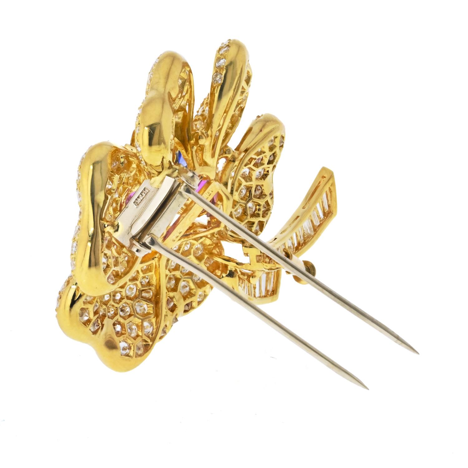 Round Cut 18K Yellow Gold Flower 13.00cttw Diamond And Multicolor Sapphire Brooch