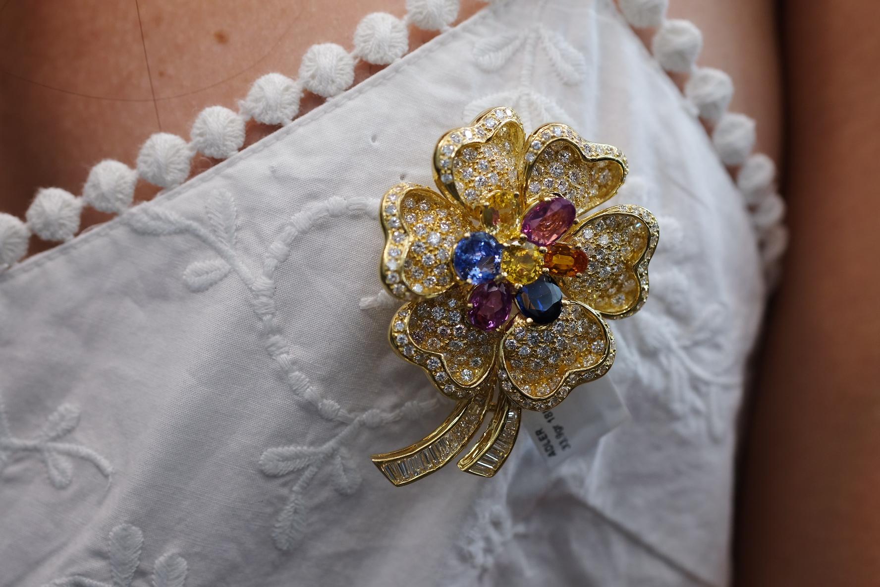 18K Yellow Gold Flower 13.00cttw Diamond And Multicolor Sapphire Brooch 3