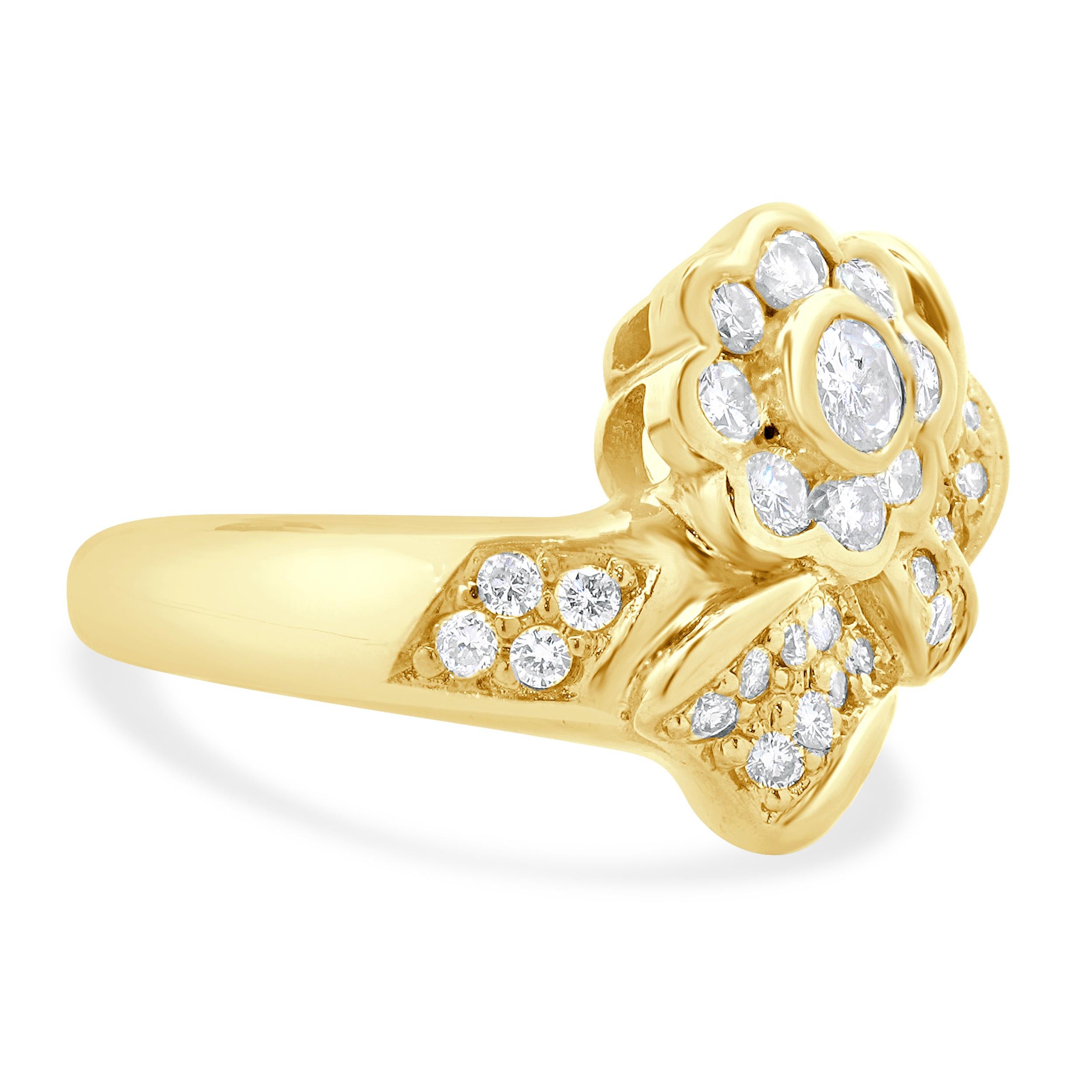 Round Cut 18k Yellow Gold Flower Bow Ring For Sale