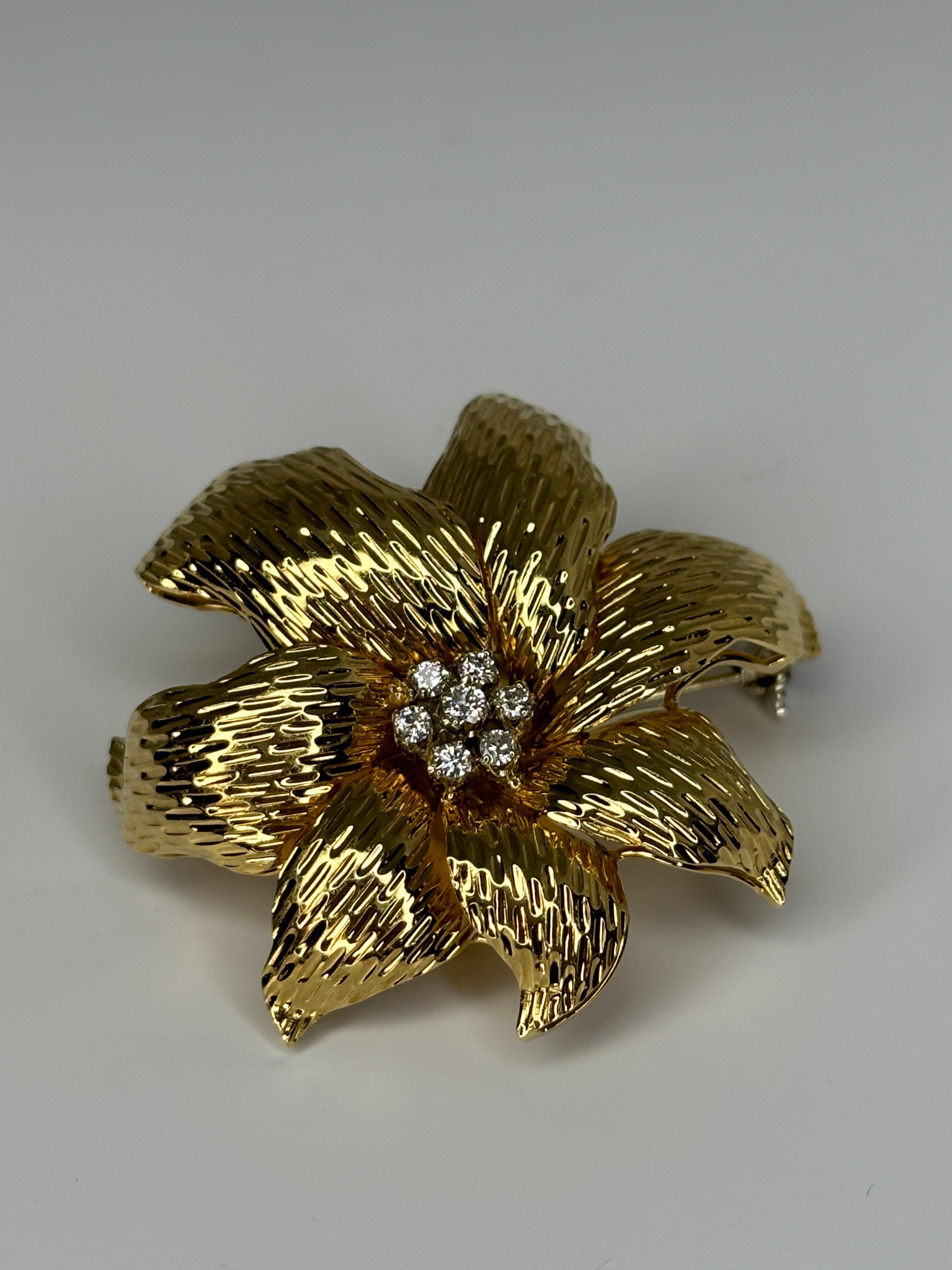 Brilliant Cut 18k Yellow Gold Flower Brooch With Diamond Center For Sale