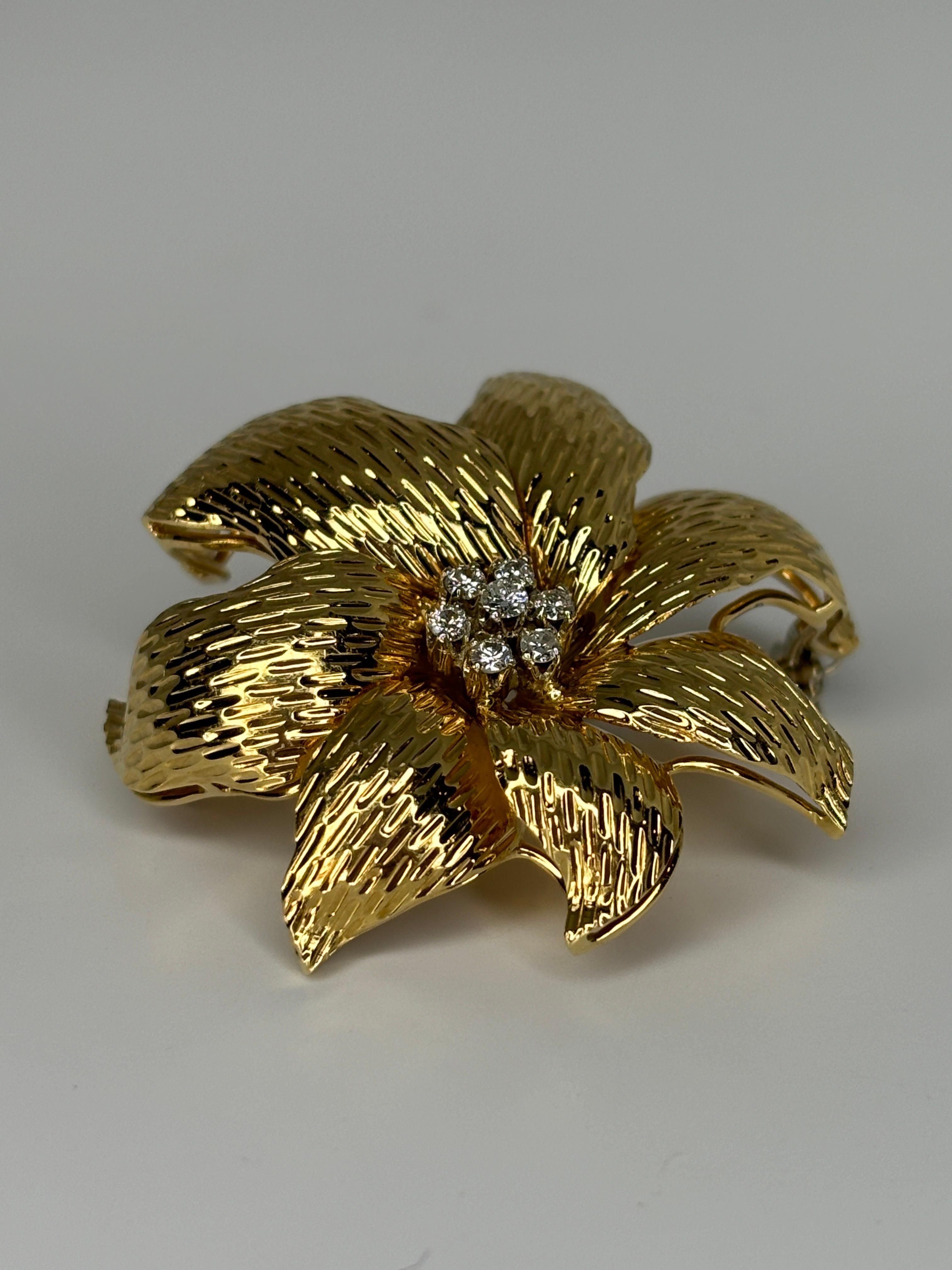 18k Yellow Gold Flower Brooch With Diamond Center In Good Condition For Sale In Bernardsville, NJ