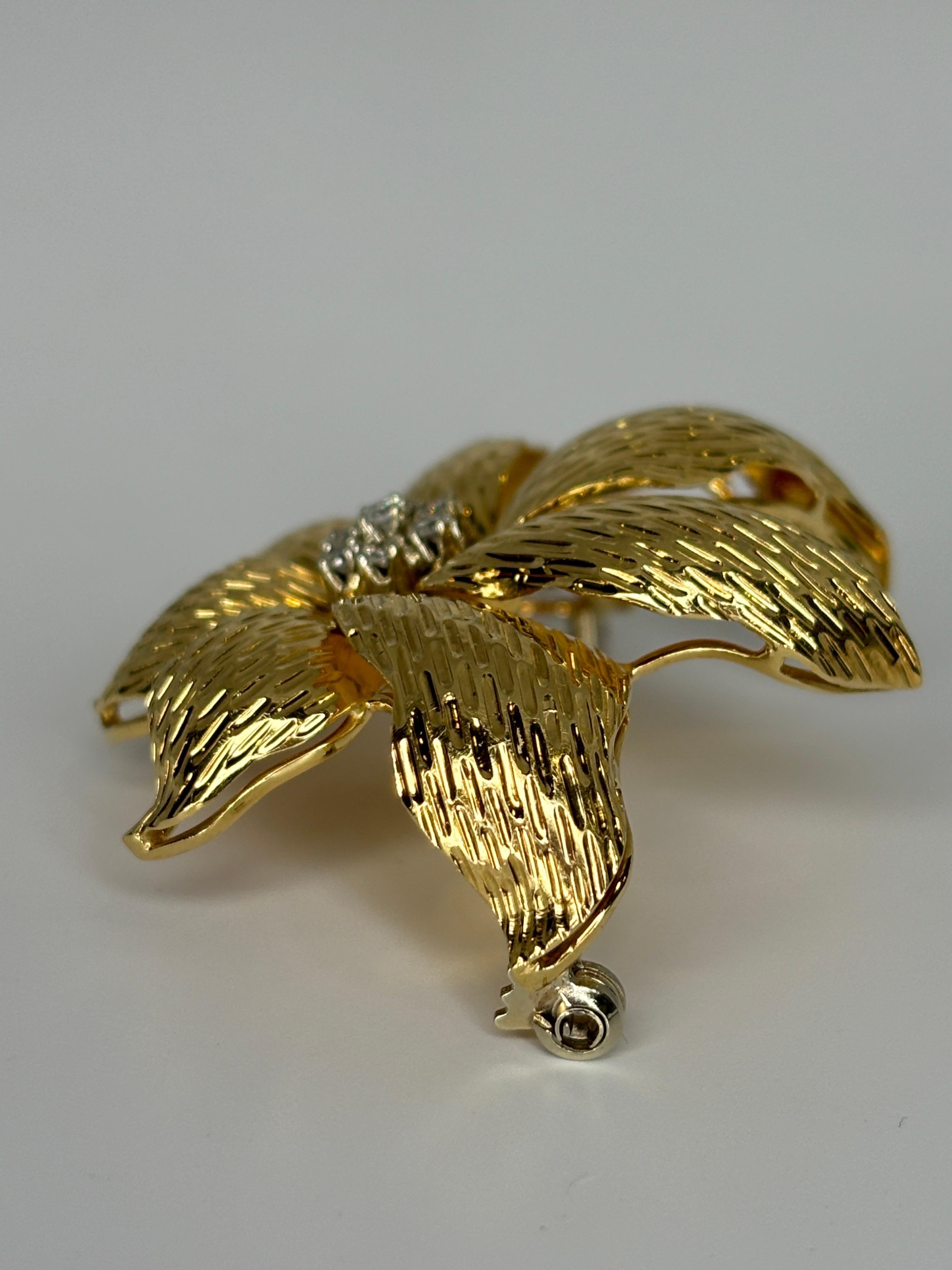 Women's or Men's 18k Yellow Gold Flower Brooch With Diamond Center For Sale