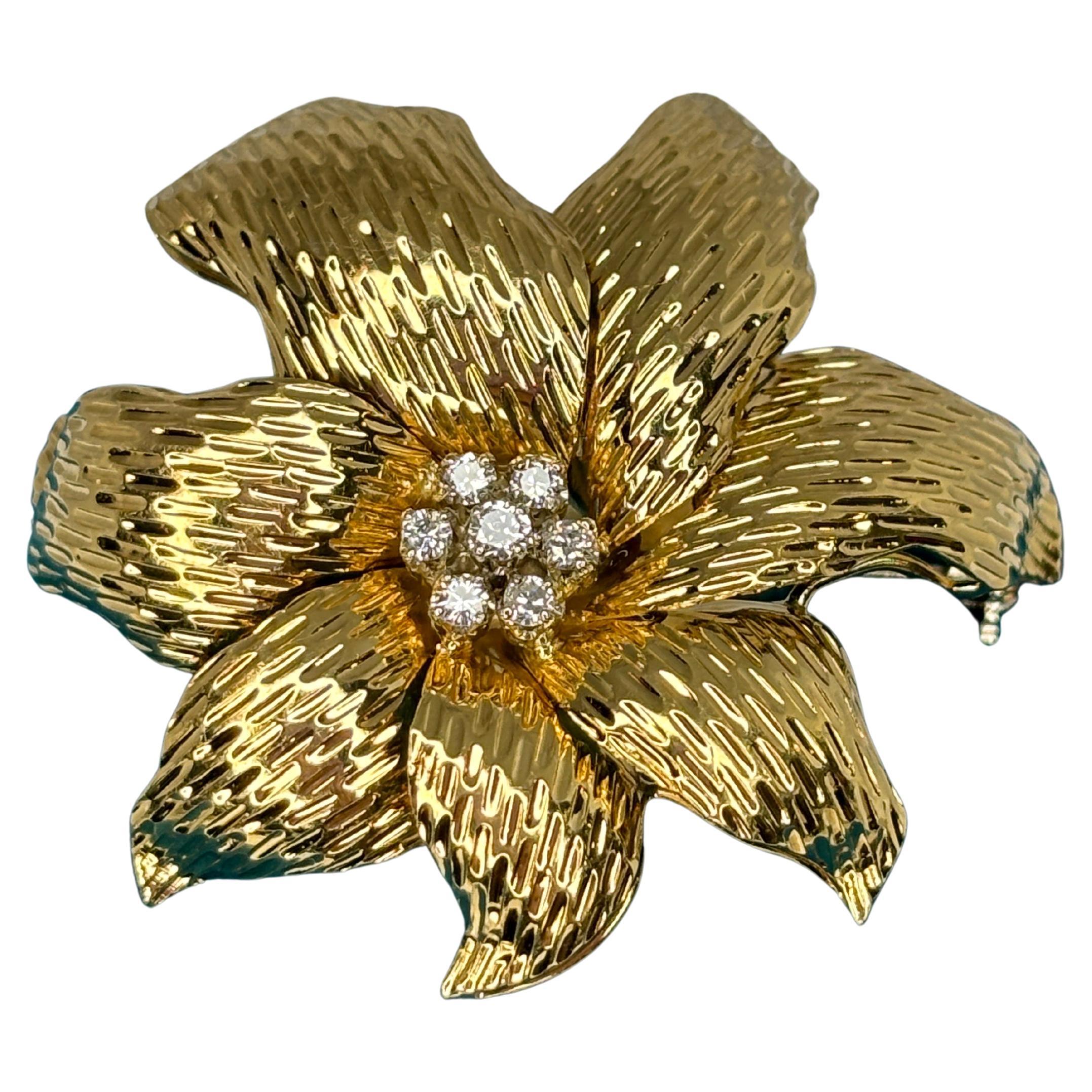 Broche Flor De Oro Amarillo 18k Con Centro De Diamantes