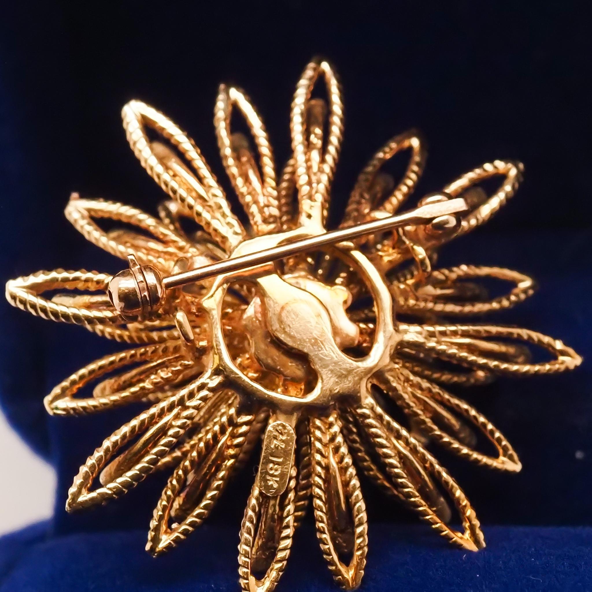 18K Yellow Gold Flower Brooch with Sapphires and Diamond In Good Condition For Sale In Atlanta, GA