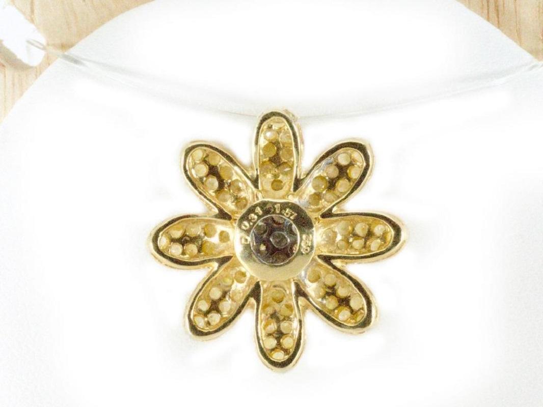 18K Yellow Gold Flower Design Pendant with 0.31 Ct Natural Diamonds and Sapphire In New Condition For Sale In רמת גן, IL