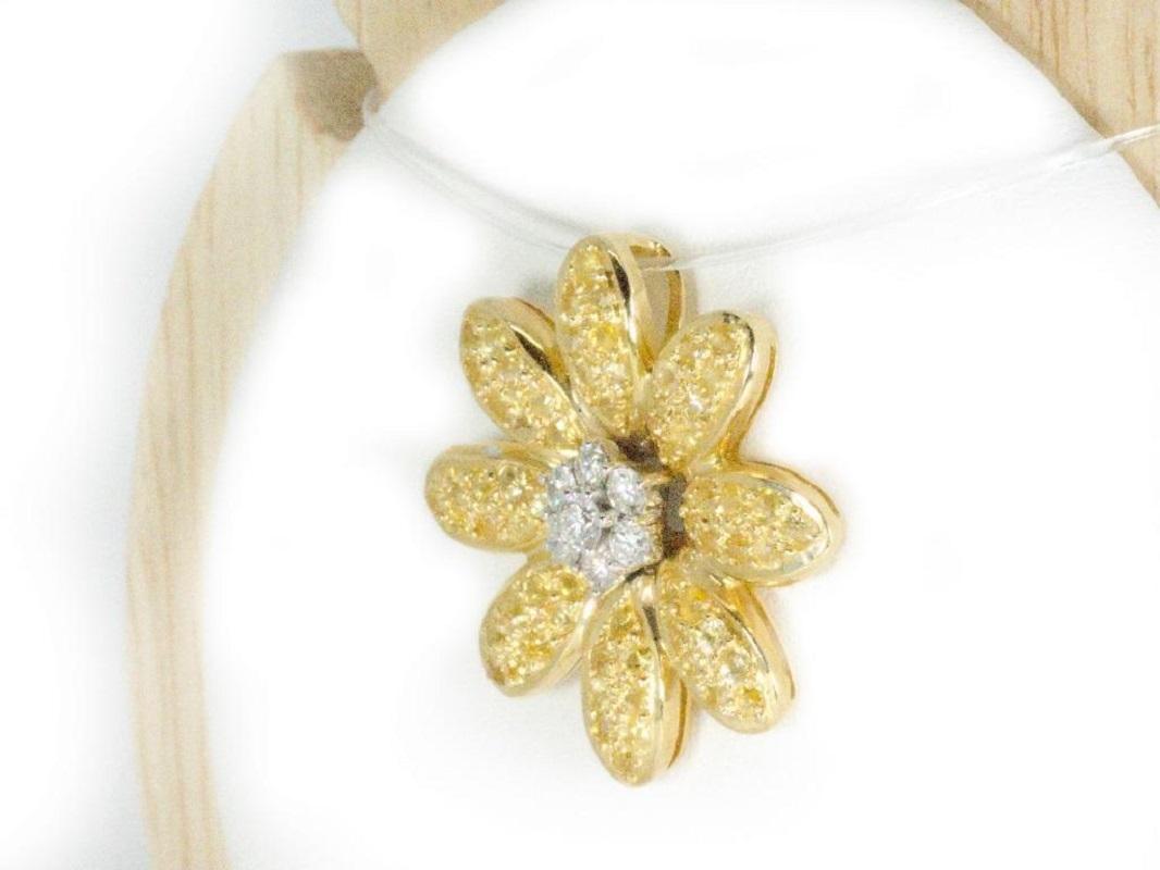 18K Yellow Gold Flower Design Pendant with 0.31 Ct Natural Diamonds and Sapphire For Sale 1