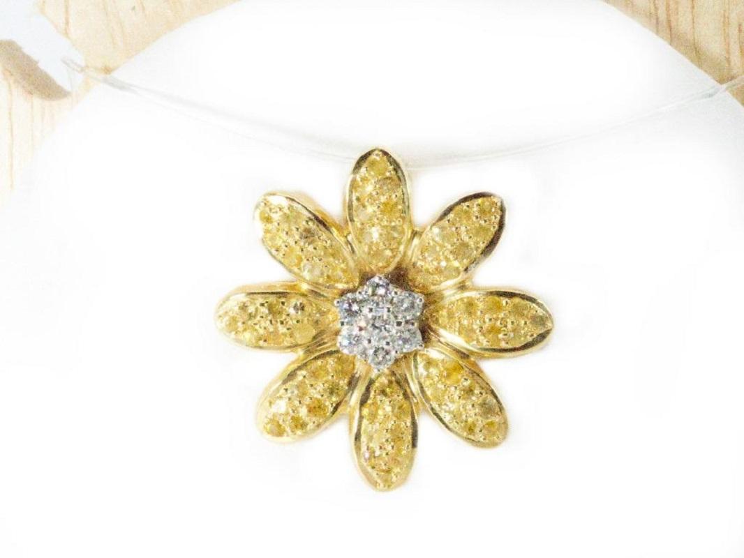 18K Yellow Gold Flower Design Pendant with 0.31 Ct Natural Diamonds and Sapphire For Sale 2