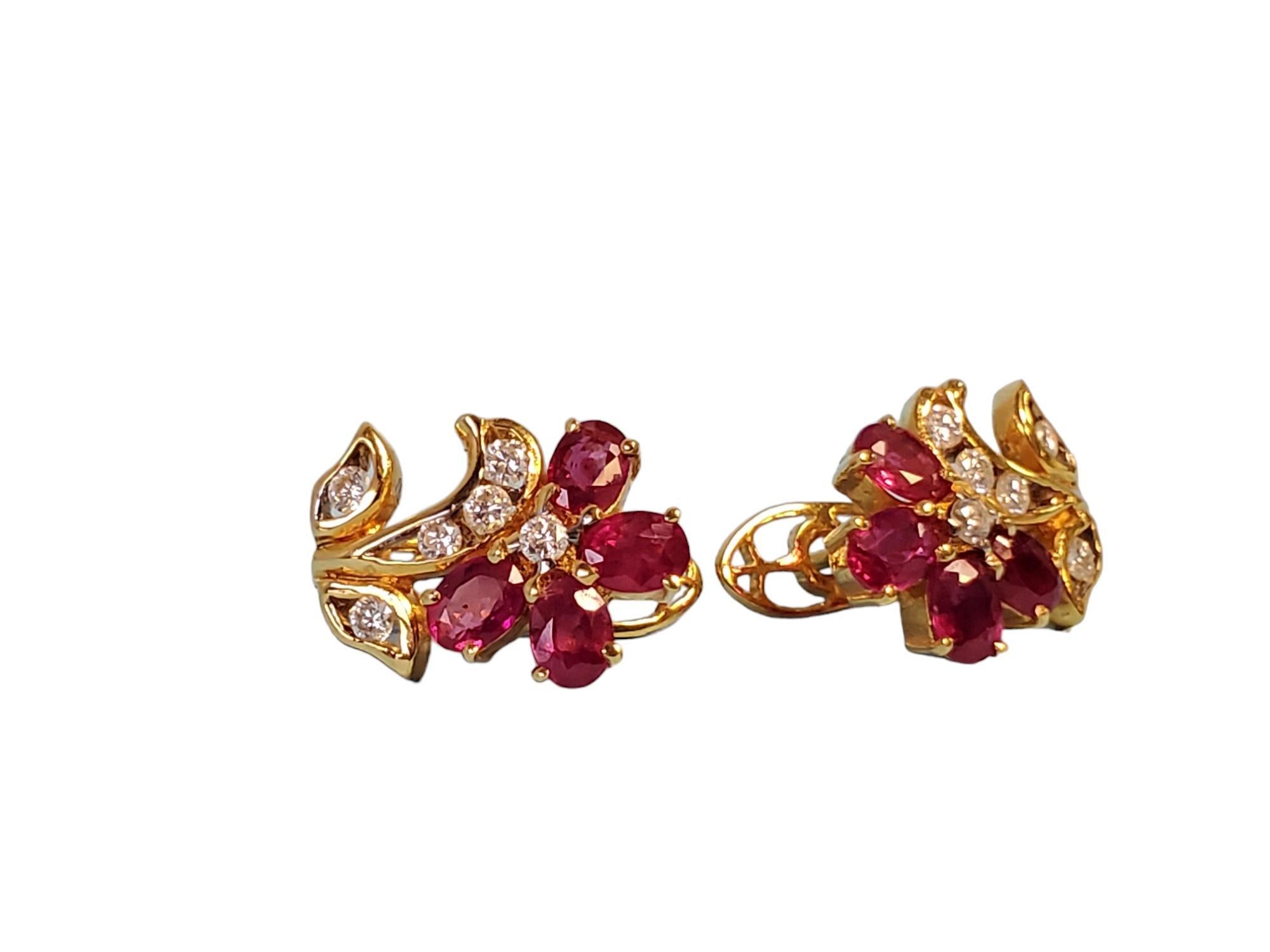 Modern 18k Yellow Gold Flower Earrings with VS Diamonds and Oval Rubies For Sale